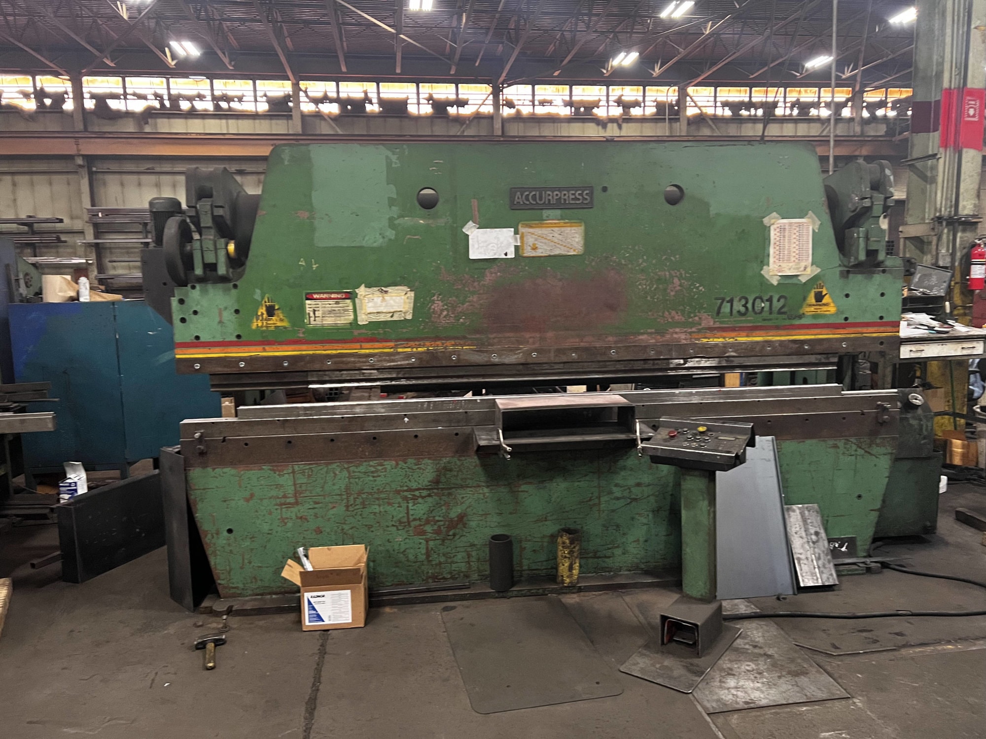 130 Ton x 12' Accurpress 713012 Press Brake, 1995 - Backgauge