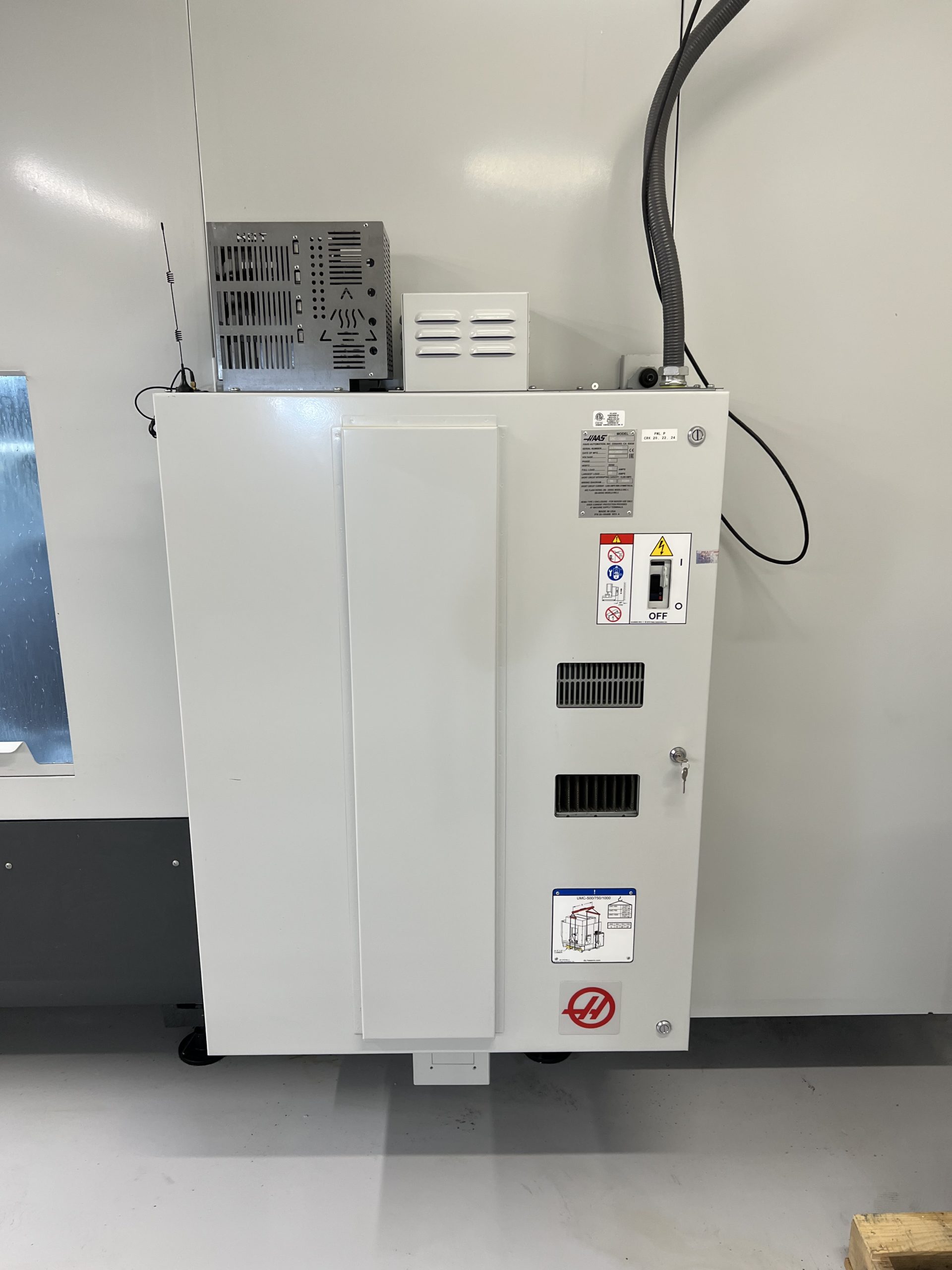 Haas UMC-1000 Universal Machining Center, 2020 - 15K Spindle, 50 +1 Tool changer, TSC, WIPS. Under Power and ready for inspection - Image 11