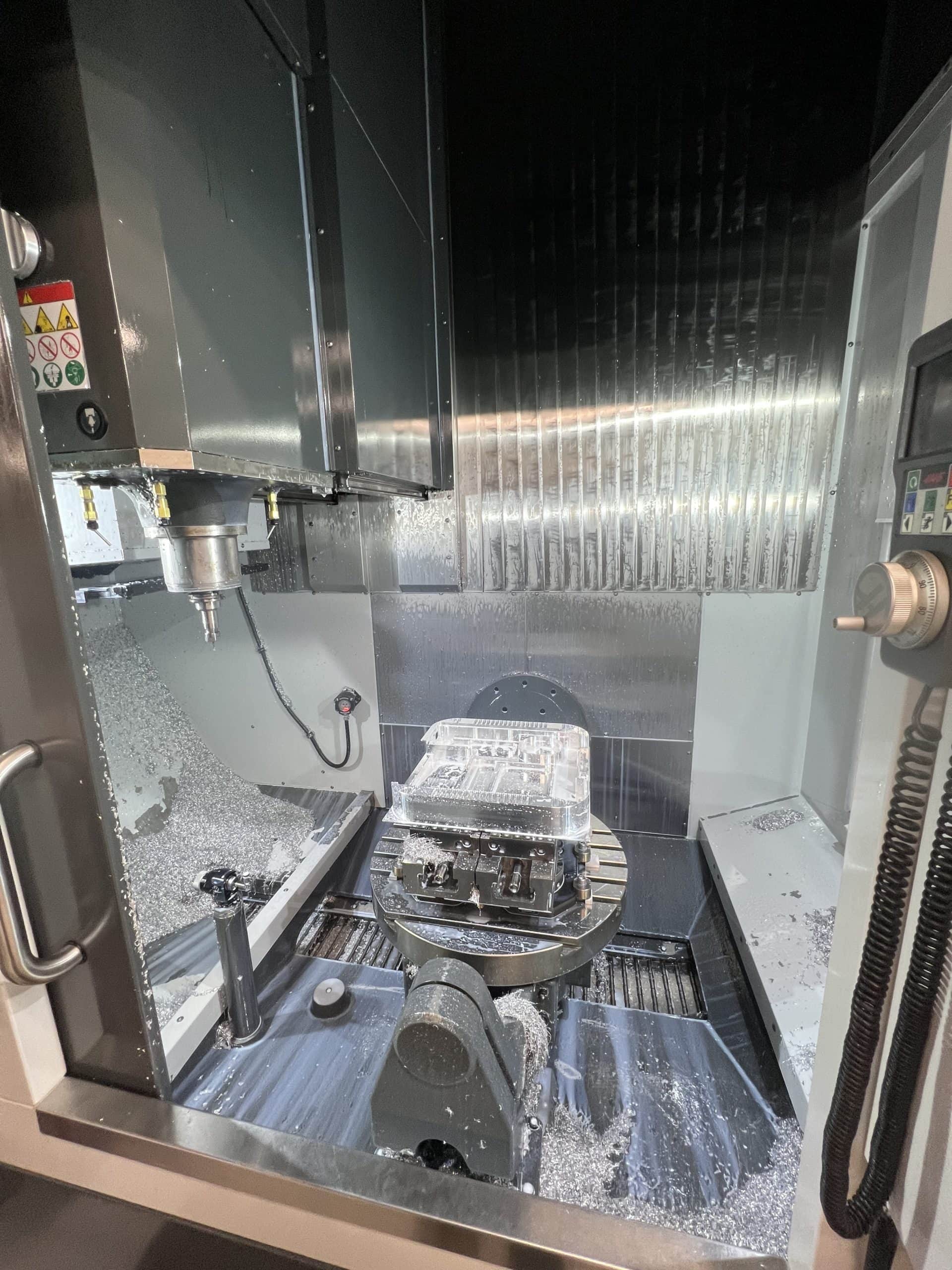 Haas UMC-1000 Universal Machining Center, 2020 - 15K Spindle, 50 +1 Tool changer, TSC, WIPS. Under Power and ready for inspection - Image 5