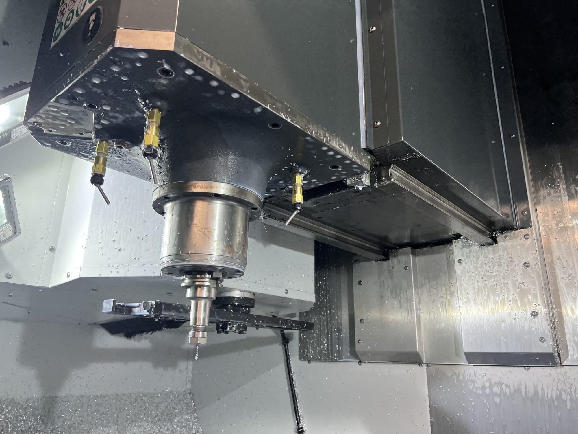 Haas UMC-1000 Universal Machining Center, 2020 - 15K Spindle, 50 +1 Tool changer, TSC, WIPS. Under Power and ready for inspection - Image 4
