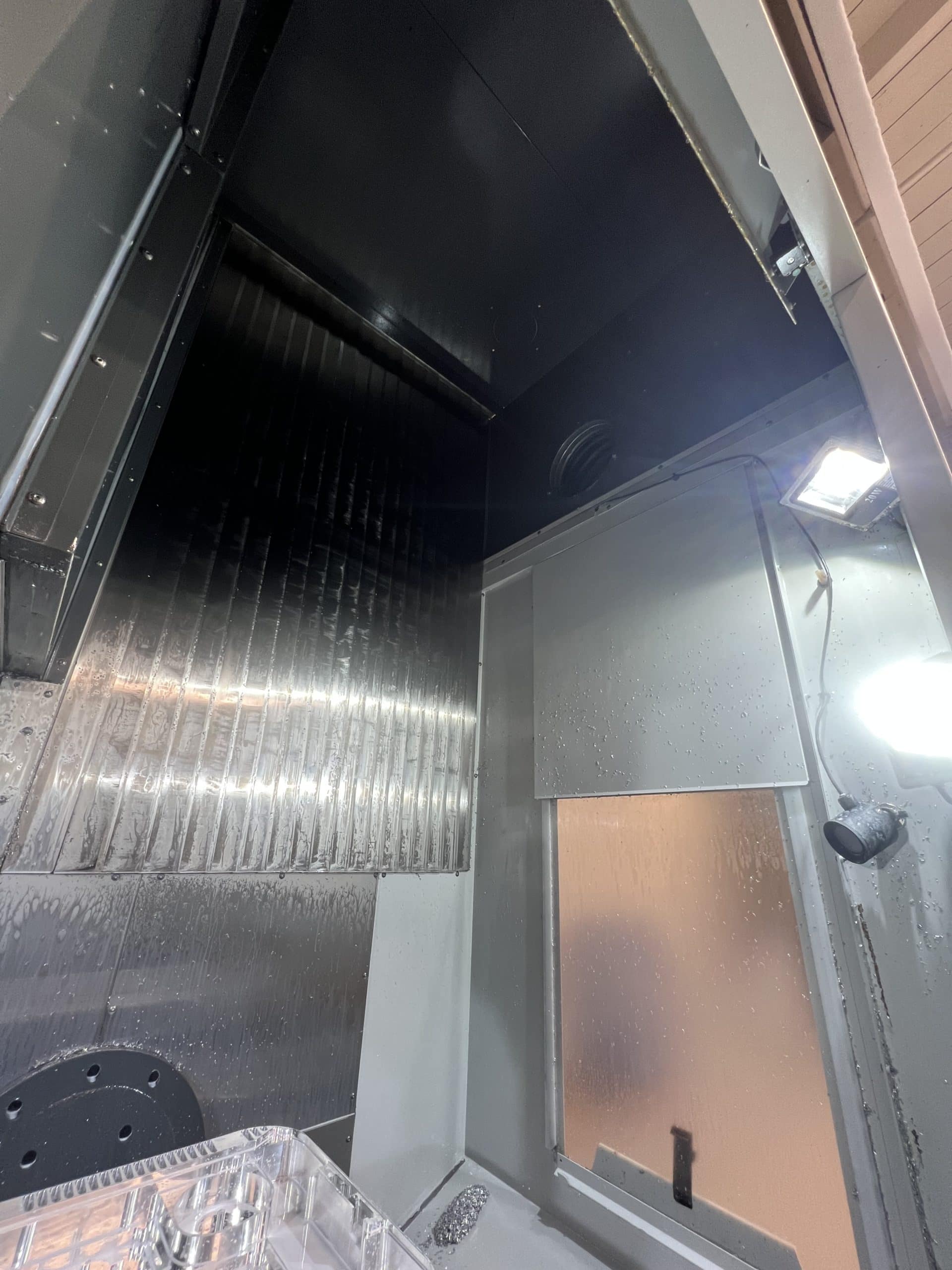 Haas UMC-1000 Universal Machining Center, 2020 - 15K Spindle, 50 +1 Tool changer, TSC, WIPS. Under Power and ready for inspection - Image 6
