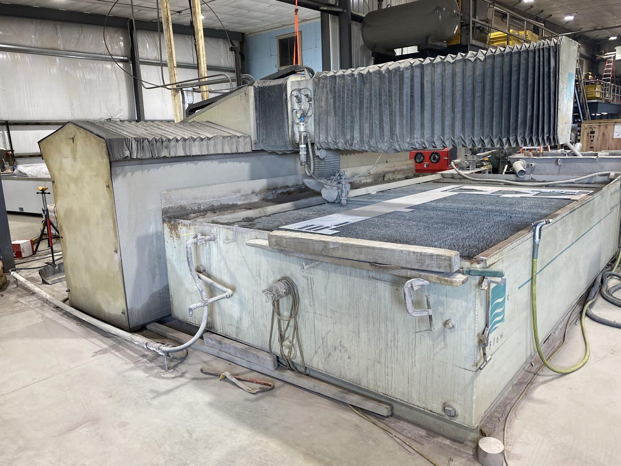 6' x12' Flow Integrated Flying Bridge Model 713633-1 Waterjet Machine, 60,000 PSI - W/Dynamic Cutting Head, 2 Intensifiers - Image 3