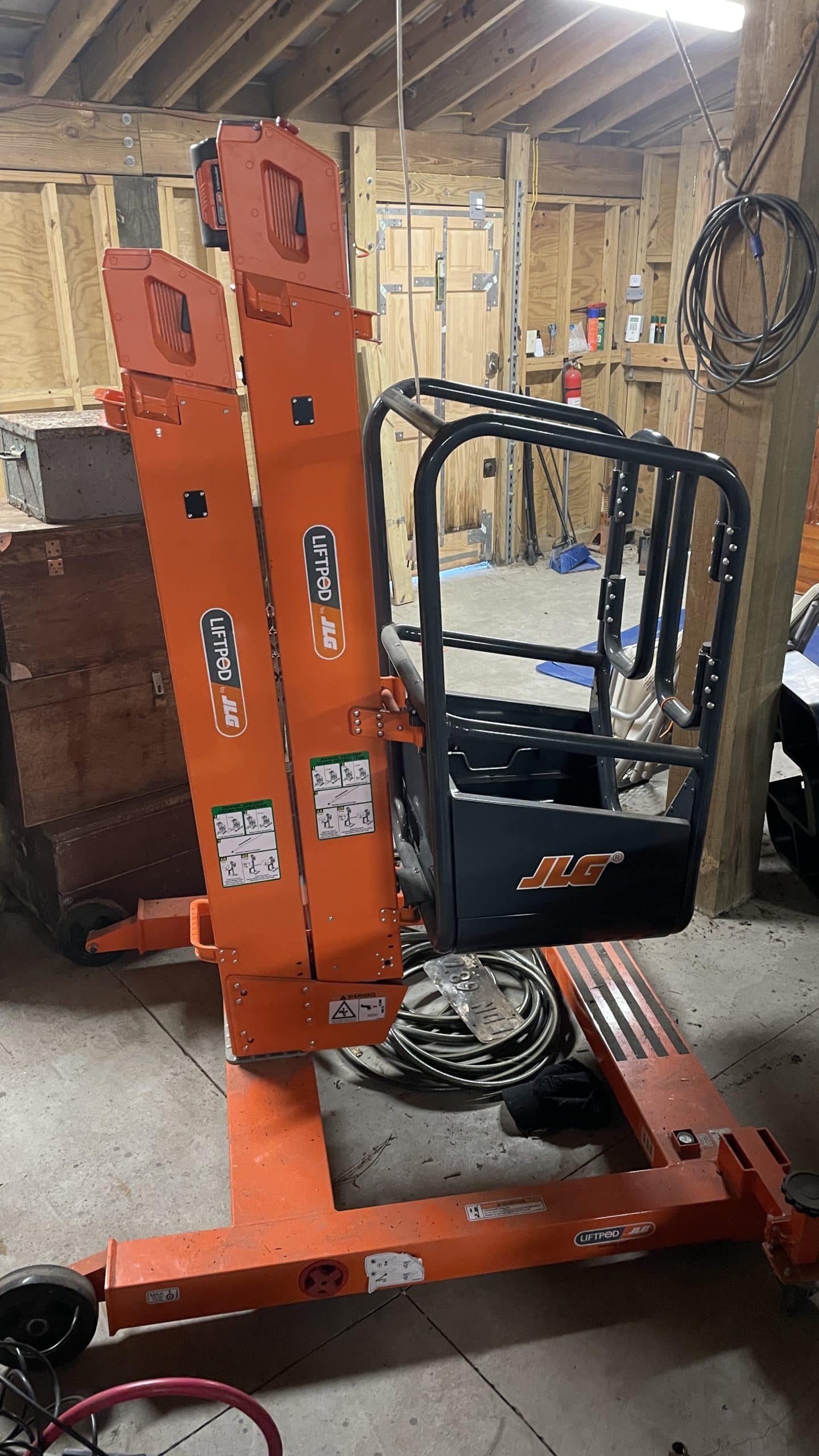 JLG FT140 LiftPod 330lb Personal Portable Lift, 2020 - Image 3