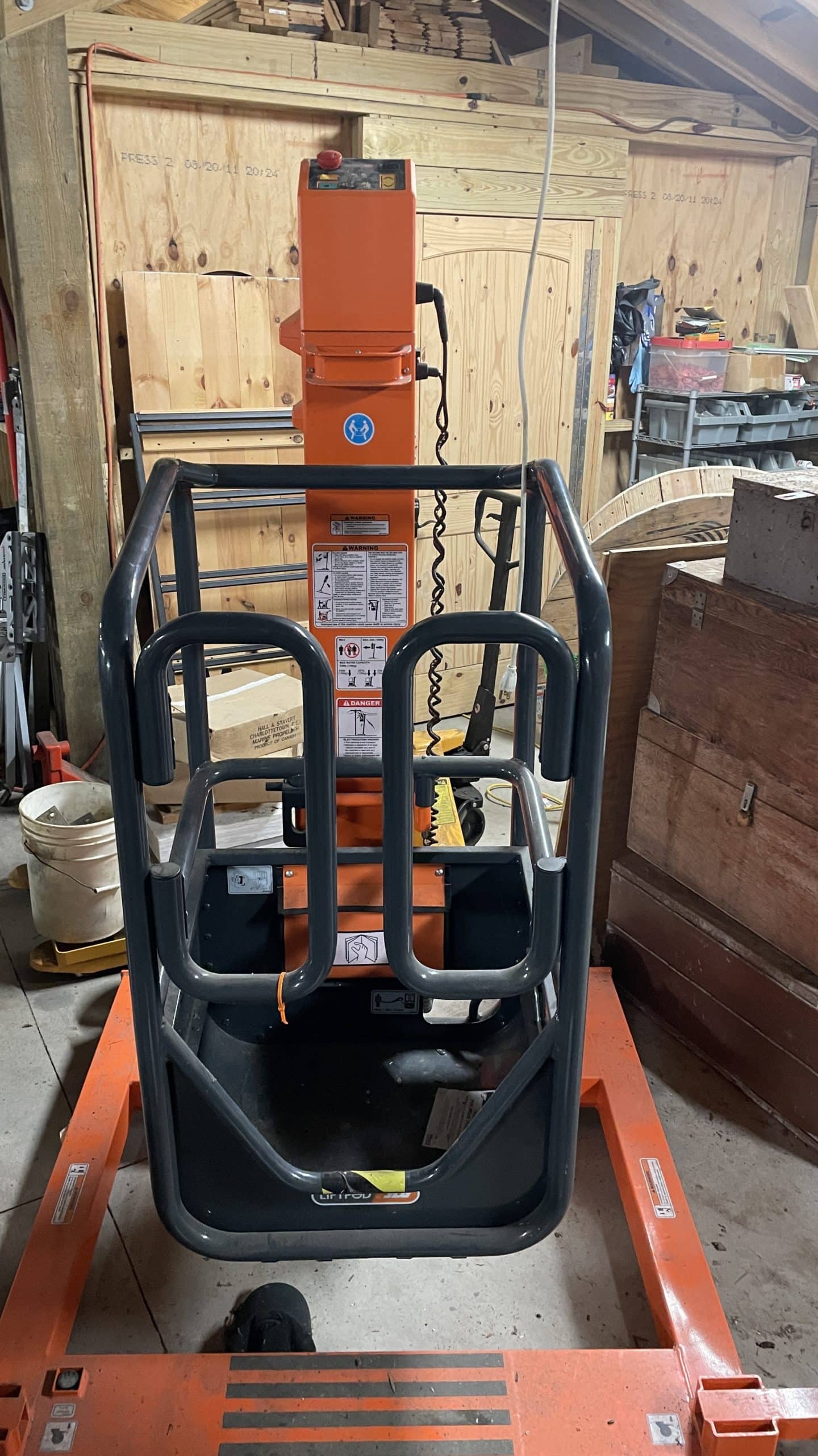 JLG FT140 LiftPod 330lb Personal Portable Lift, 2020