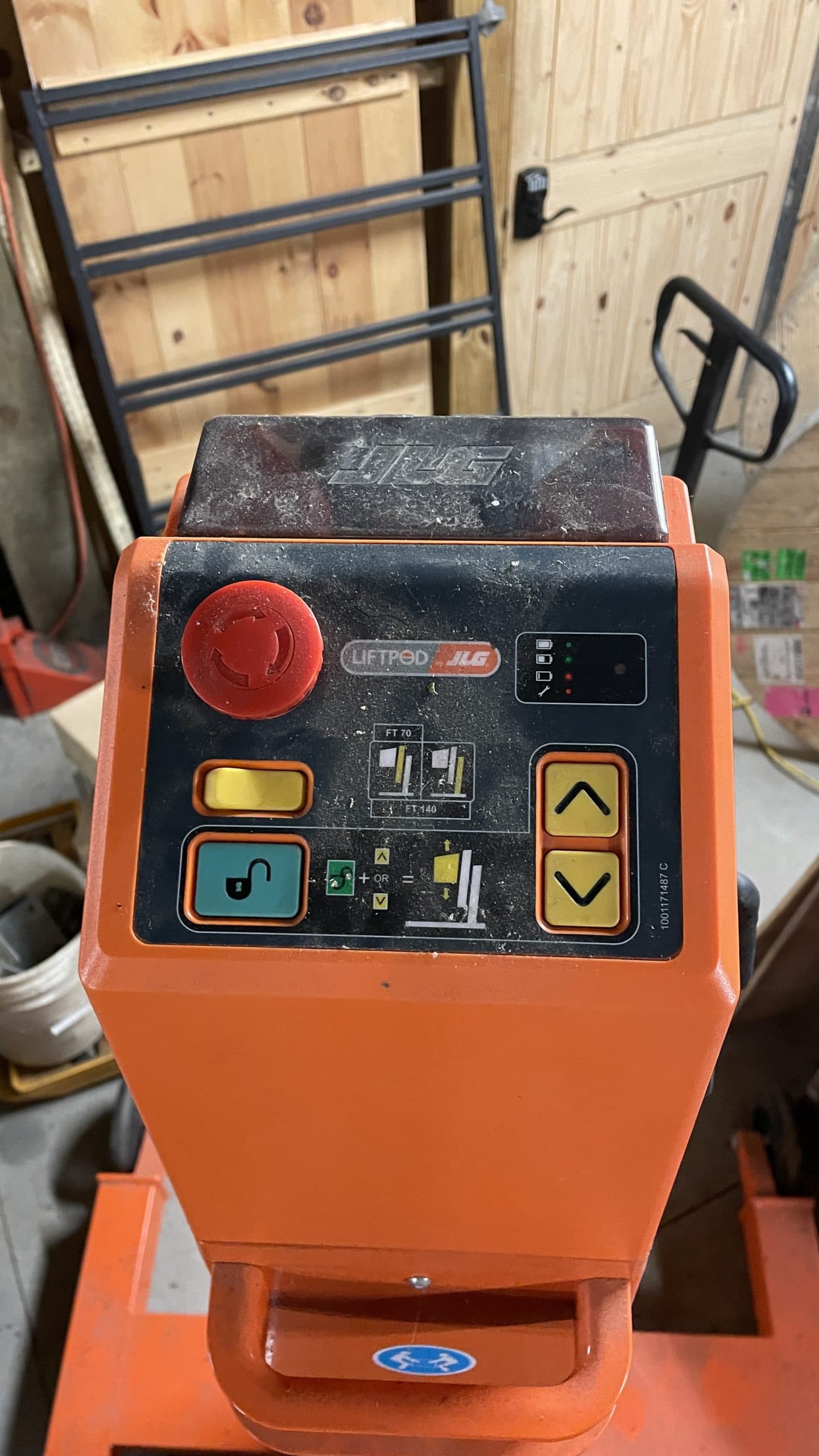 JLG FT140 LiftPod 330lb Personal Portable Lift, 2020 - Image 2