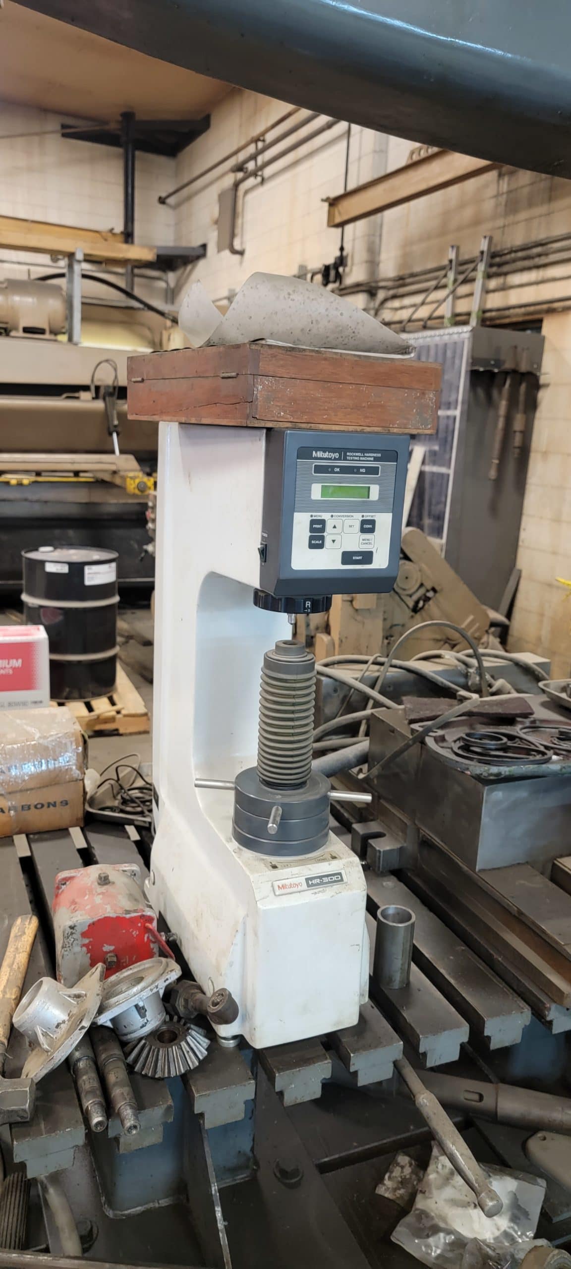Mitutoyo HR-300 Rockwell Hardness Testing Machine