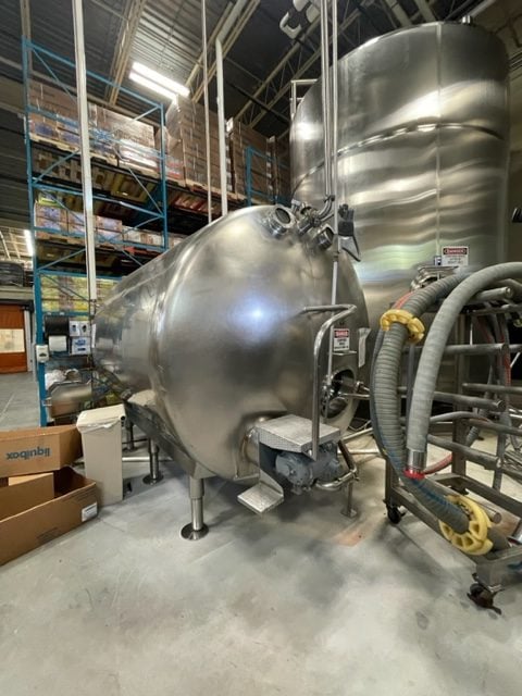 2500 Gallon Horizontal Stainless Steel Insulated Mixing Tank - w/ Agitation and CIP