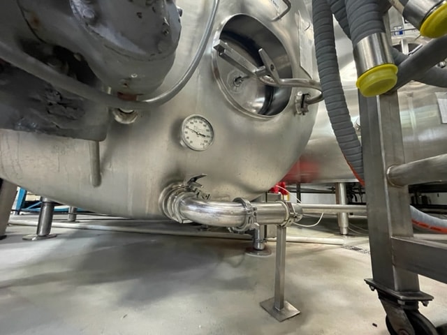 2500 Gallon Horizontal Stainless Steel Insulated Mixing Tank - w/ Agitation and CIP - Image 3