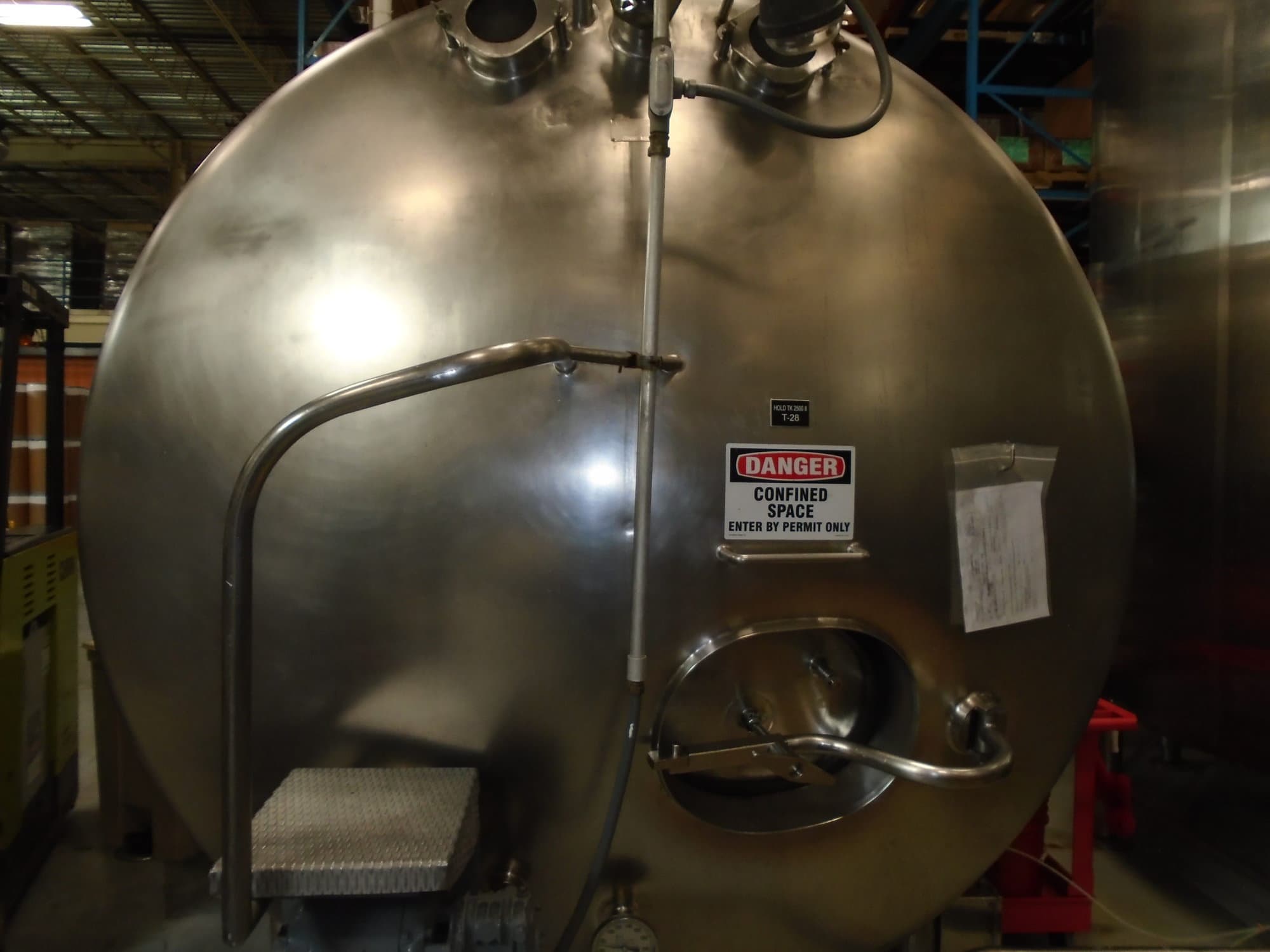2500 Gallon Horizontal Stainless Steel Insulated Mixing Tank - w/ Agitation and CIP - Image 5