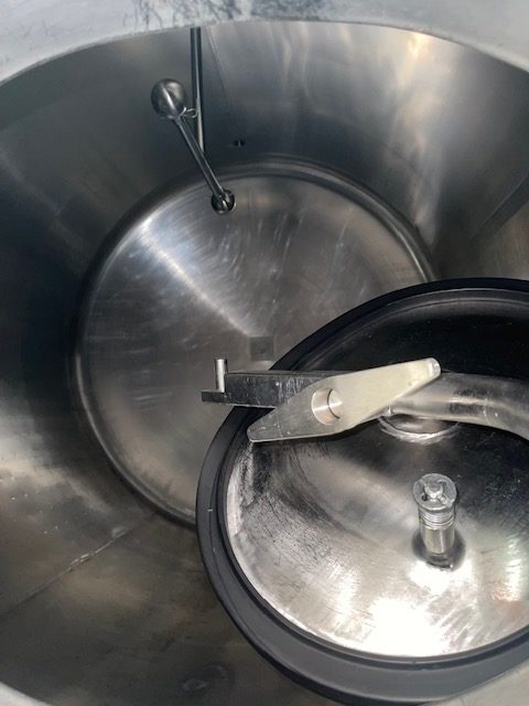 2500 Gallon Horizontal Stainless Steel Insulated Mixing Tank - w/ Agitation and CIP - Image 8