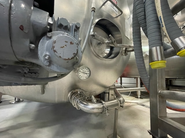 2500 Gallon Horizontal Stainless Steel Insulated Mixing Tank - w/ Agitation and CIP - Image 11