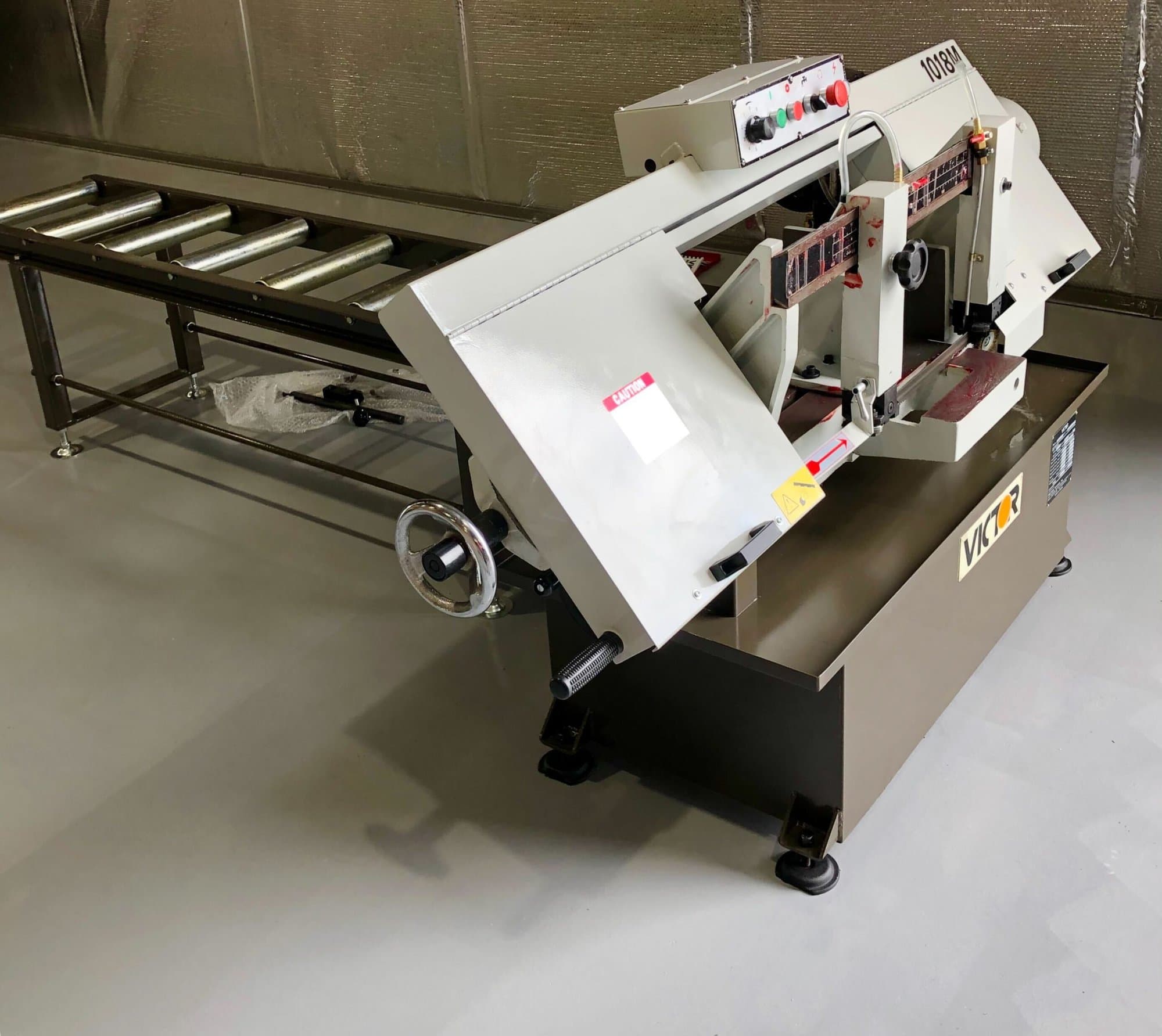 Victor 1018M Horizontal Saw 2019- Roller Conveyor And Extra Saw Blade.