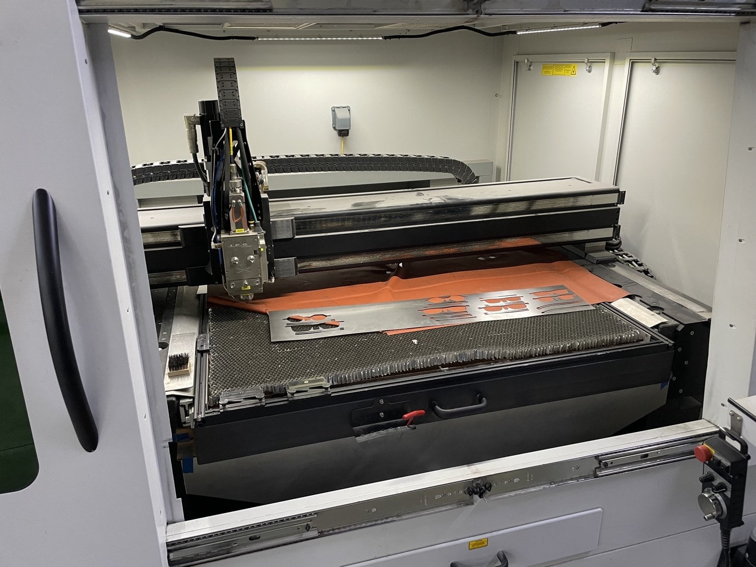 4000 Watt IPG Photonics LaserCube Fiber Laser, 2017 - 4' x 4' Table, Low Hours - Image 5
