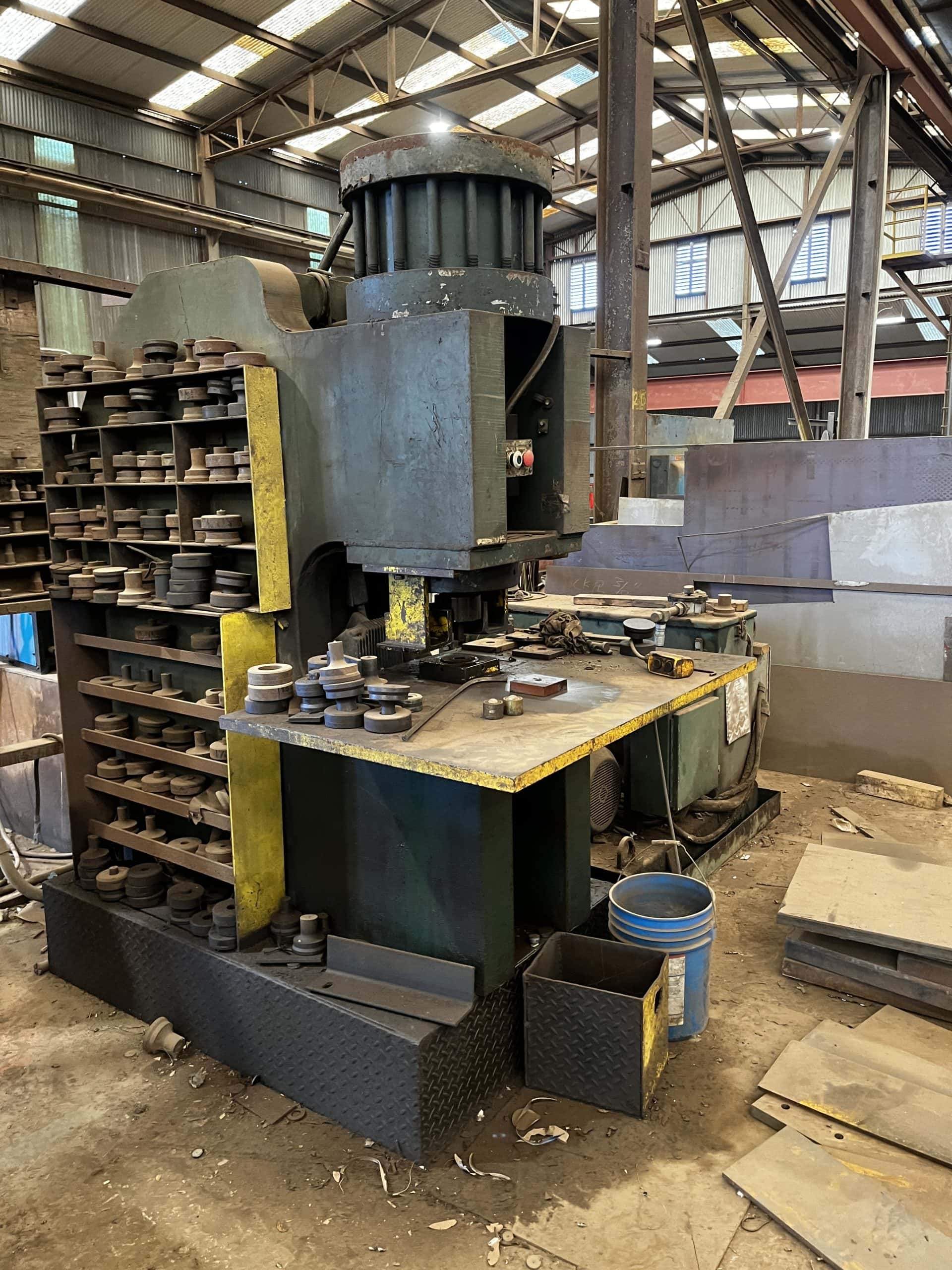 250 Ton Controlled Automation Plate Punch - Lots of Tooling - Image 4