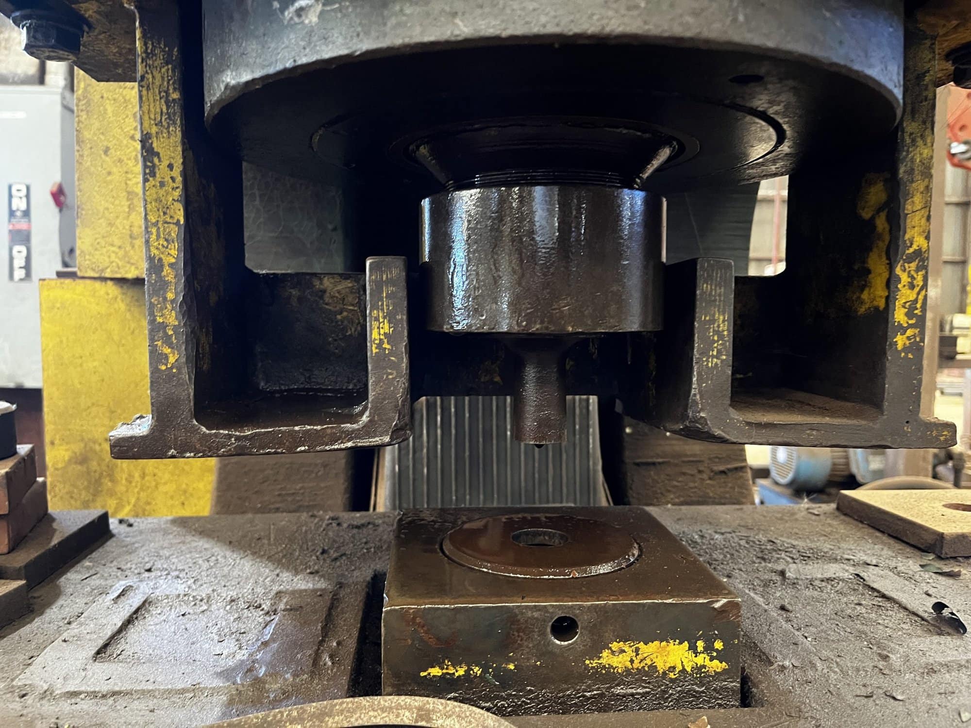 250 Ton Controlled Automation Plate Punch - Lots of Tooling - Image 5