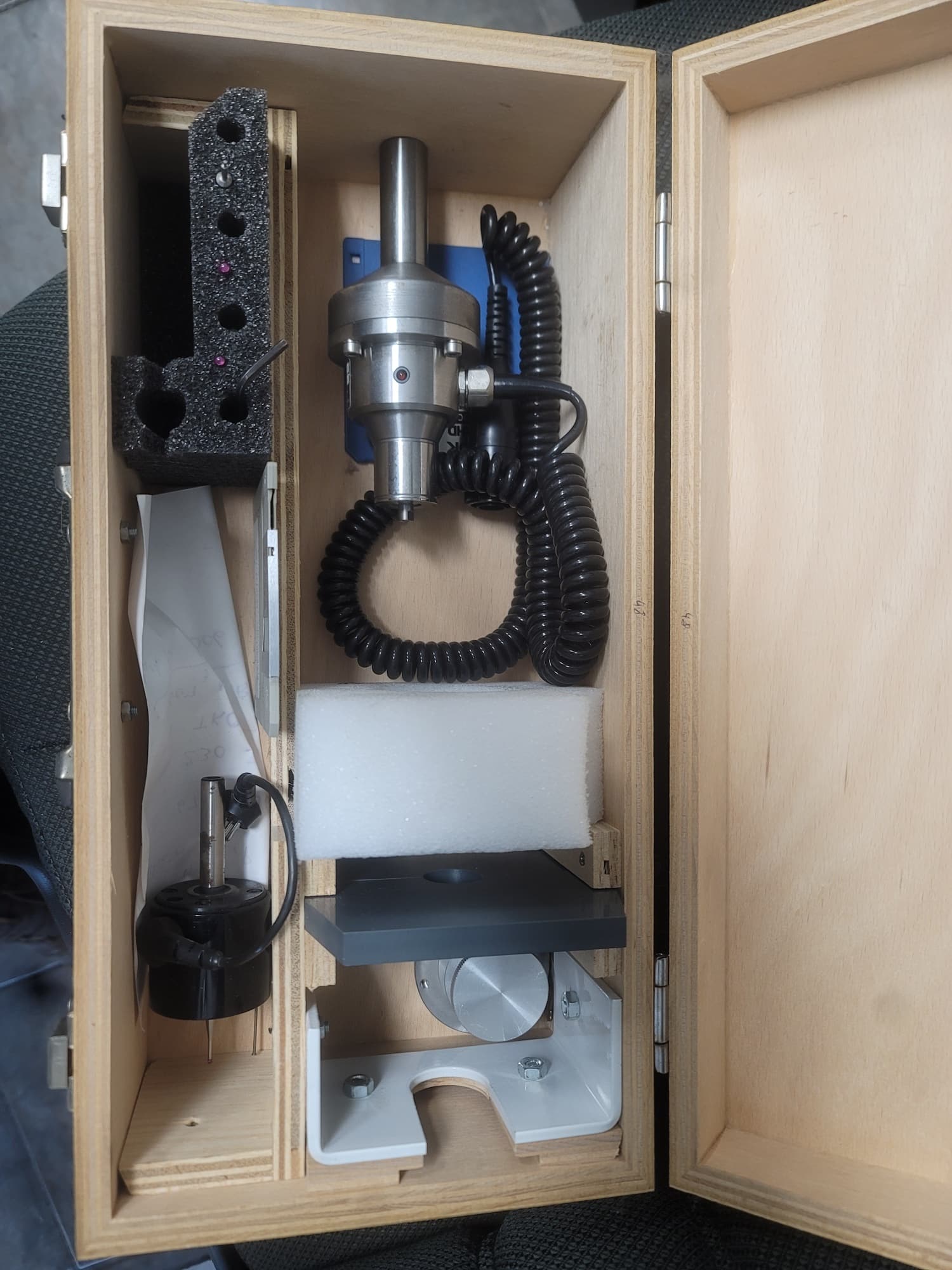 Bridgeport Torq-Cut 22 VMC, 1997-Renishaw Probe Included, Tooling - Image 6