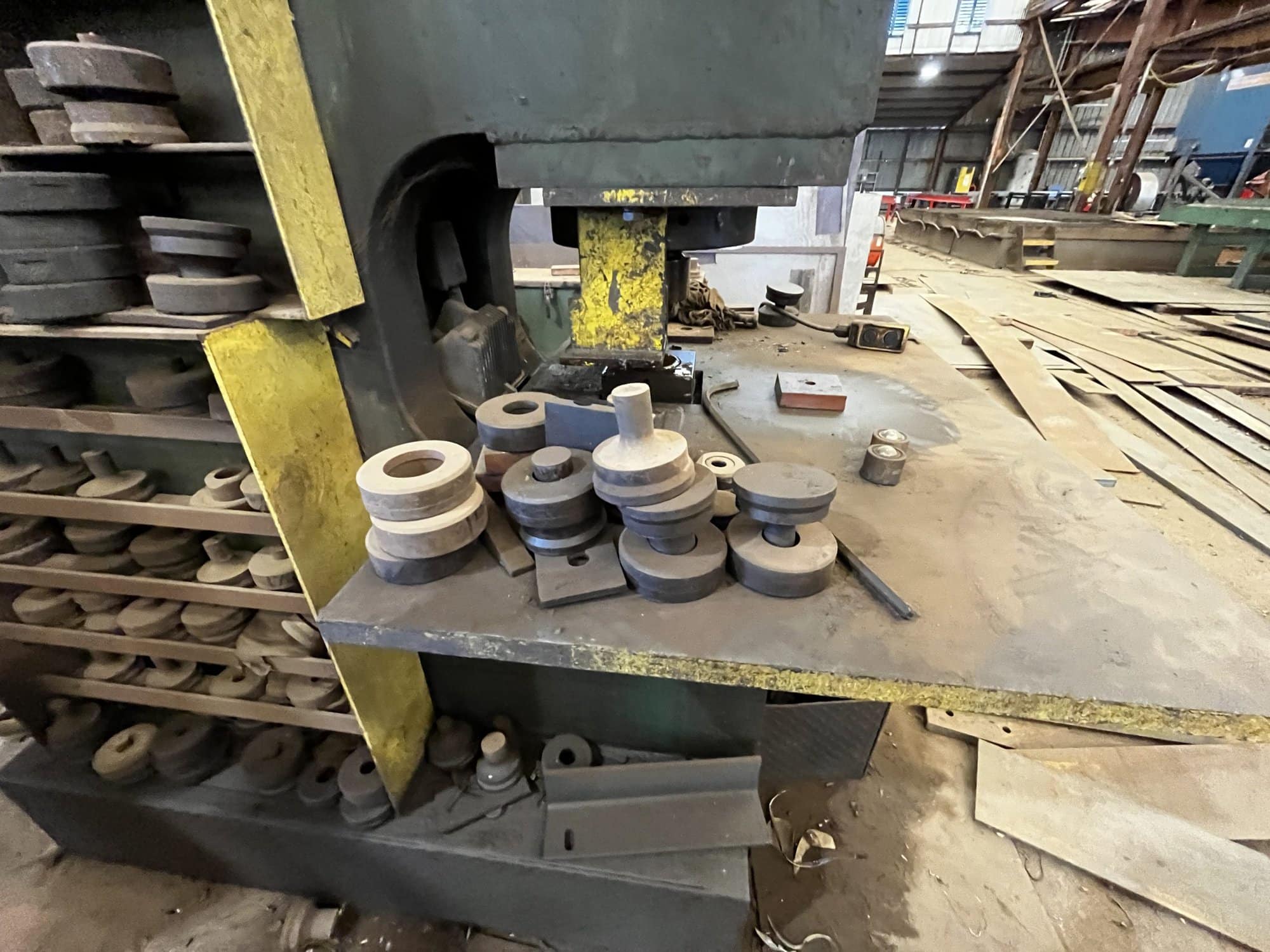 250 Ton Controlled Automation Plate Punch - Lots of Tooling - Image 8