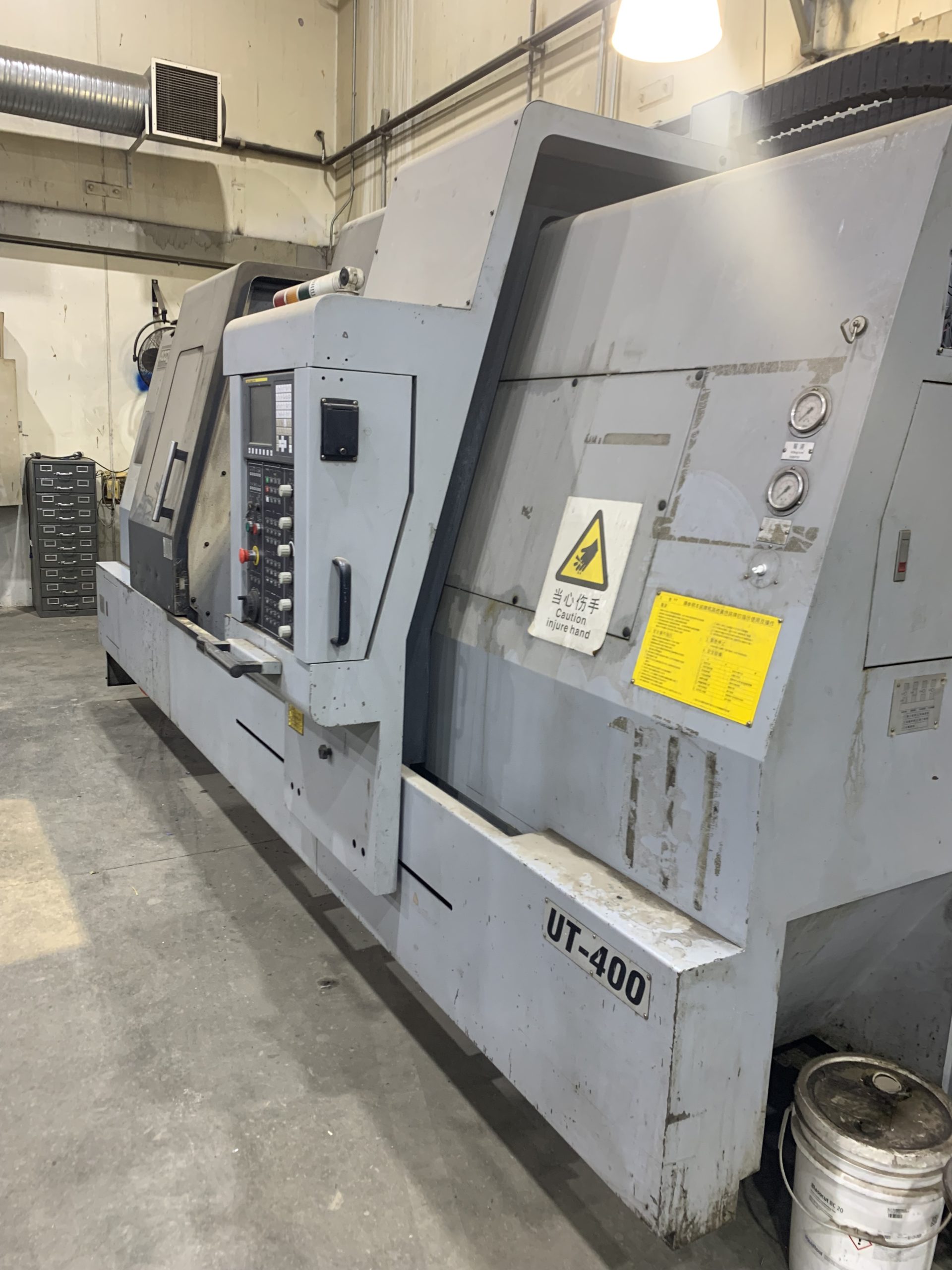 AccuWay UT-400LX CNC Lathe, 2012- 8" spindle bore, Chip Conveyor, Tailstock