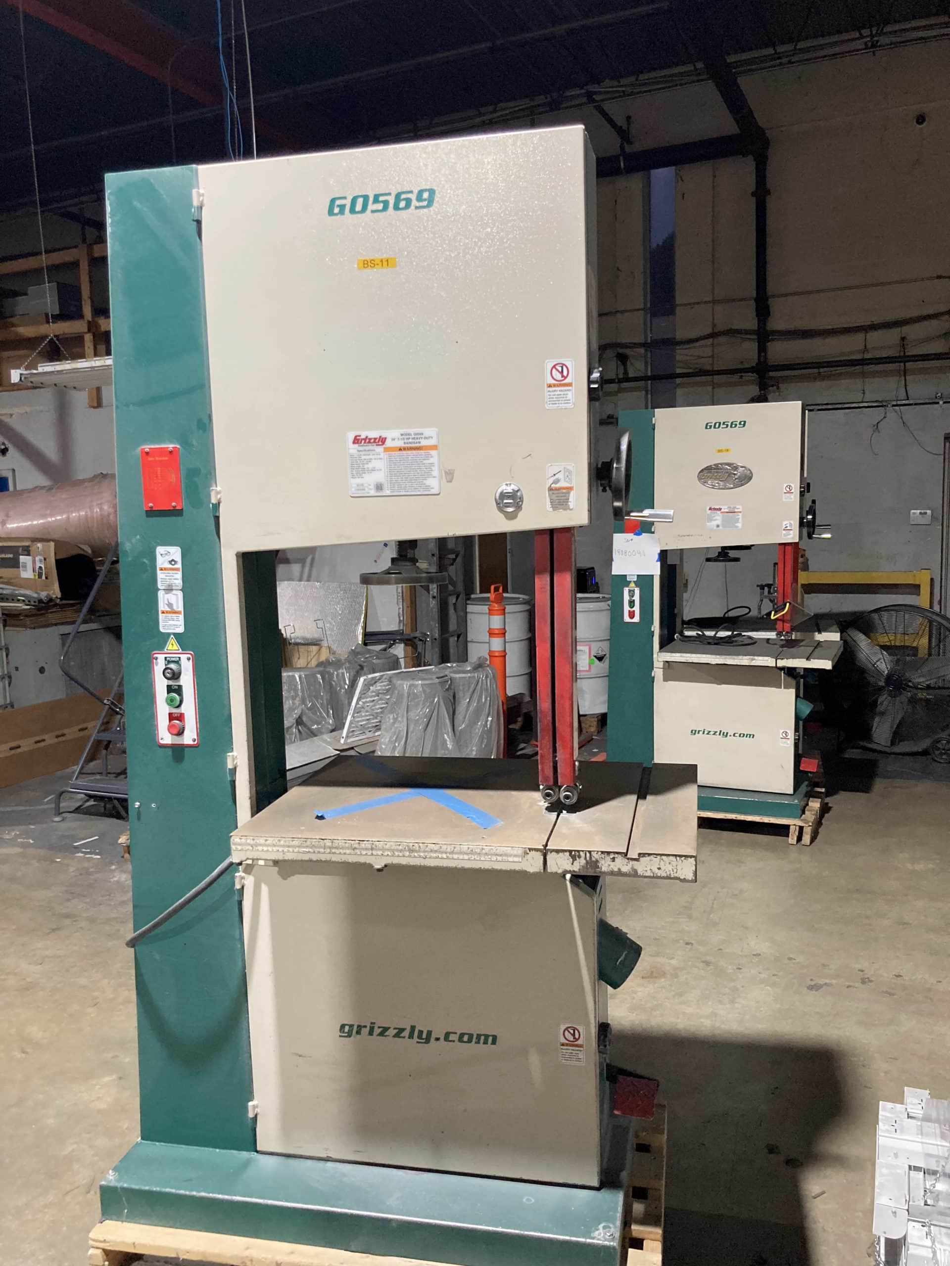 Grizzly G0569 24" 7-1/2 HP 3-Phase Industrial Bandsaw, 2020 - Image 3