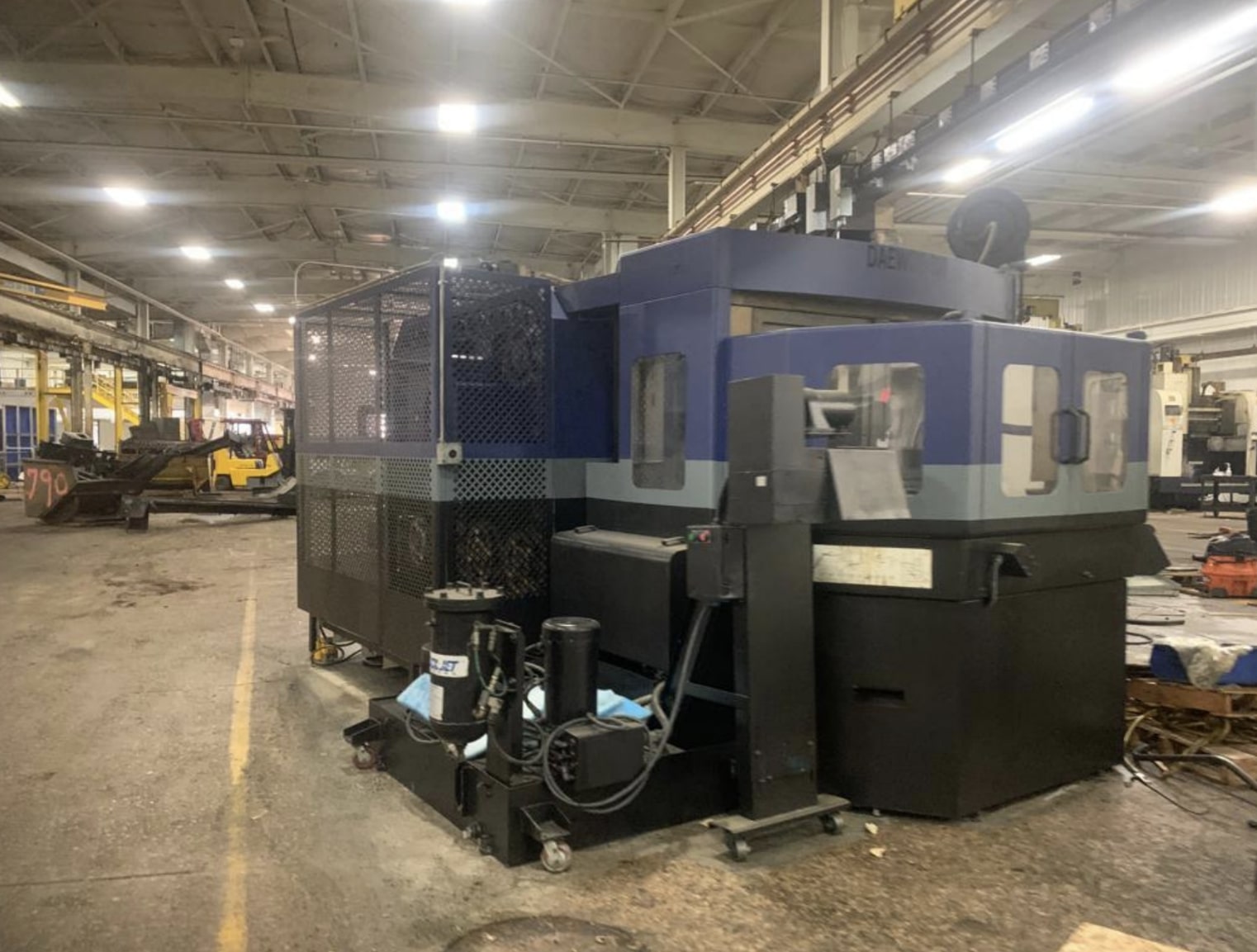 Daewoo DMH-500 500 MM HMC, 2000- Chip Conveyor, Hydraulic Clamping, Fanuc Control, Rigid Taping - Image 2