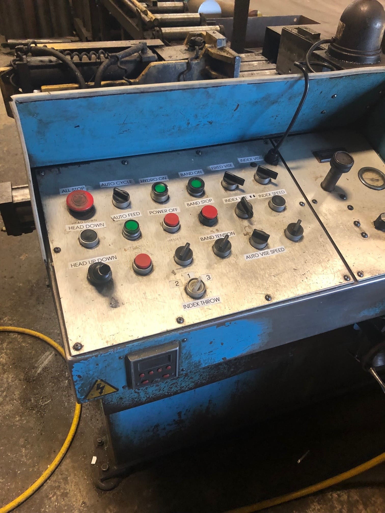 12" x 12" DoAll C305A Automatic Horizontal Bandsaw, 2003 - Image 6
