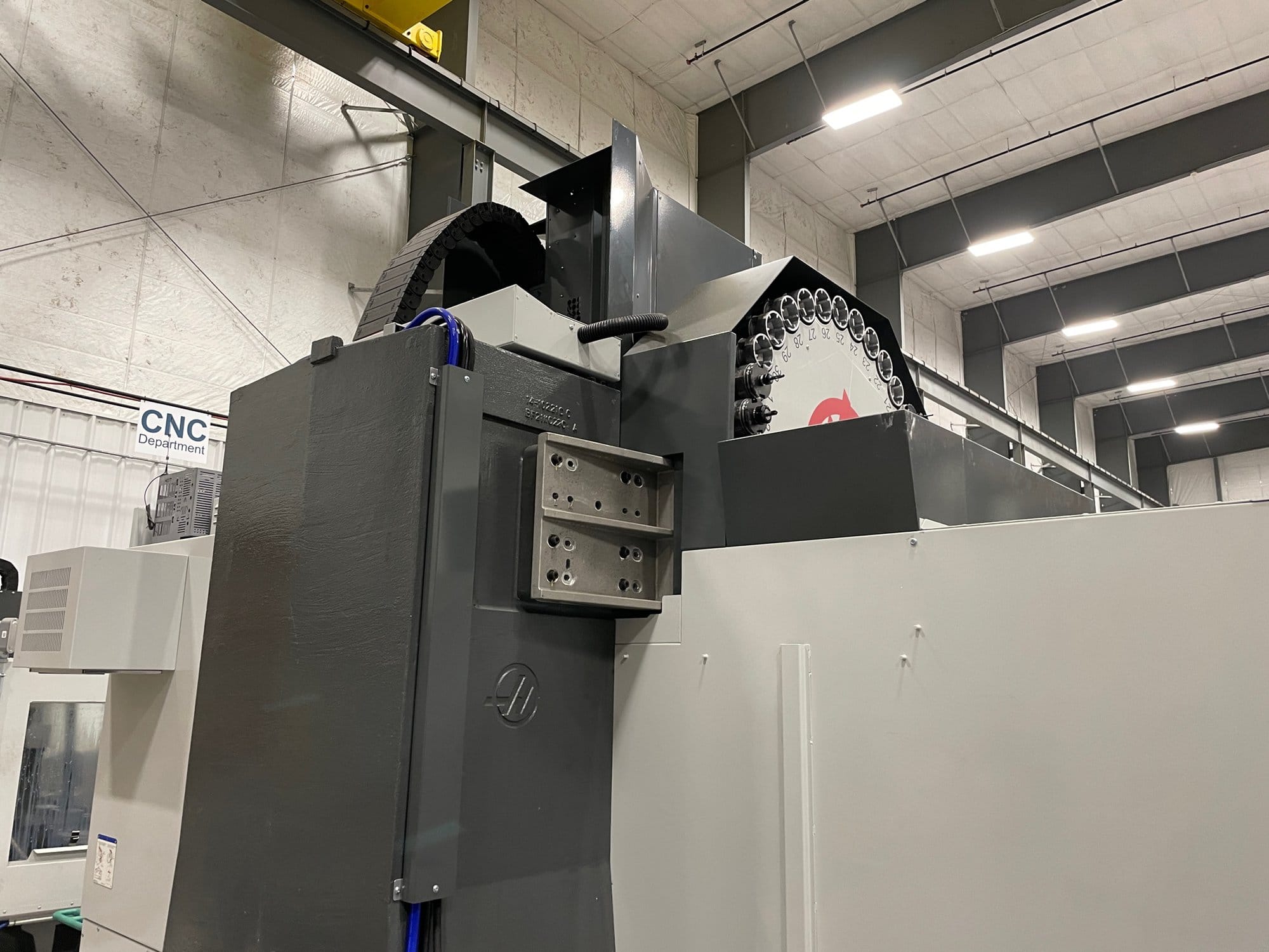 Haas VF-6/50 VMC, 2022-Thru Spindle Coolant,4th Axis, Probe, Auto Air Gun, Auto Door Cabinet - Image 5