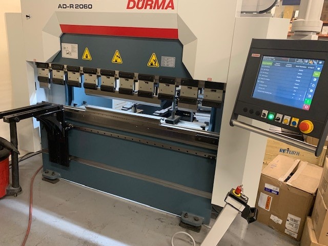 66 Ton x 6' DURMA AD-R 2060 CNC Hydraulic Press Brake, 2021- Only 9 Hours! Tooling Included