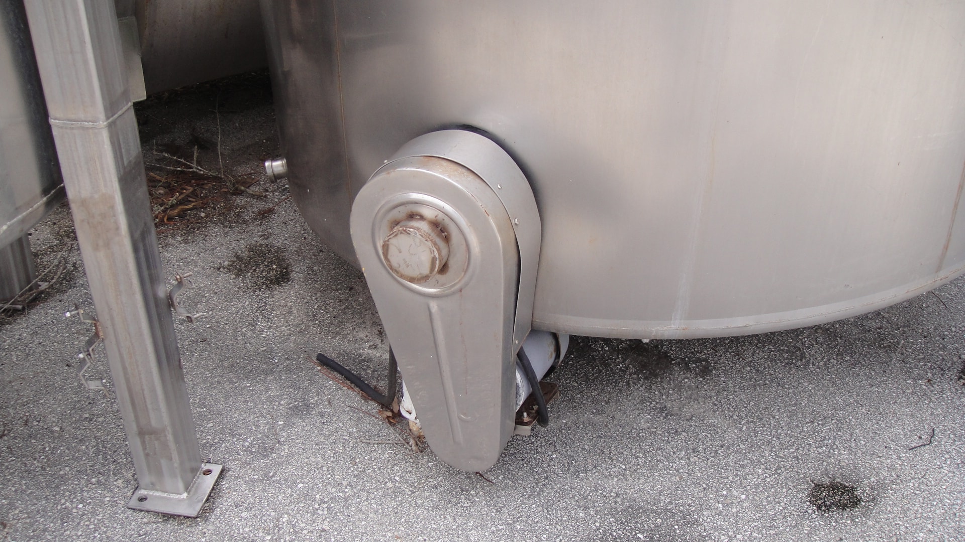 1000 Gallon Stainless Steel Holding Tank - Small Agitator - Image 2