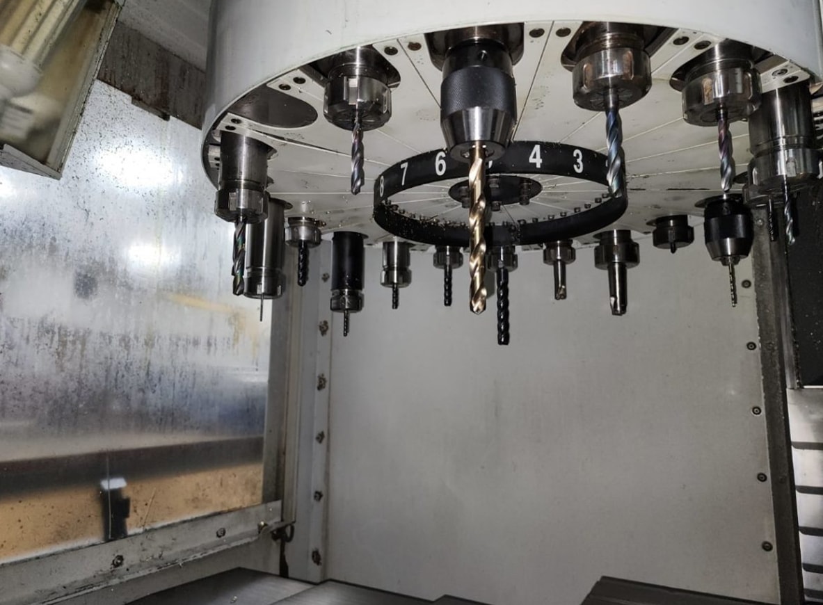 Haas VF-2 VMC, 2011- Chip Auger, 30HP, 2 Speed Gearbox, Low Hours, Pre-removal Pricing - Image 4