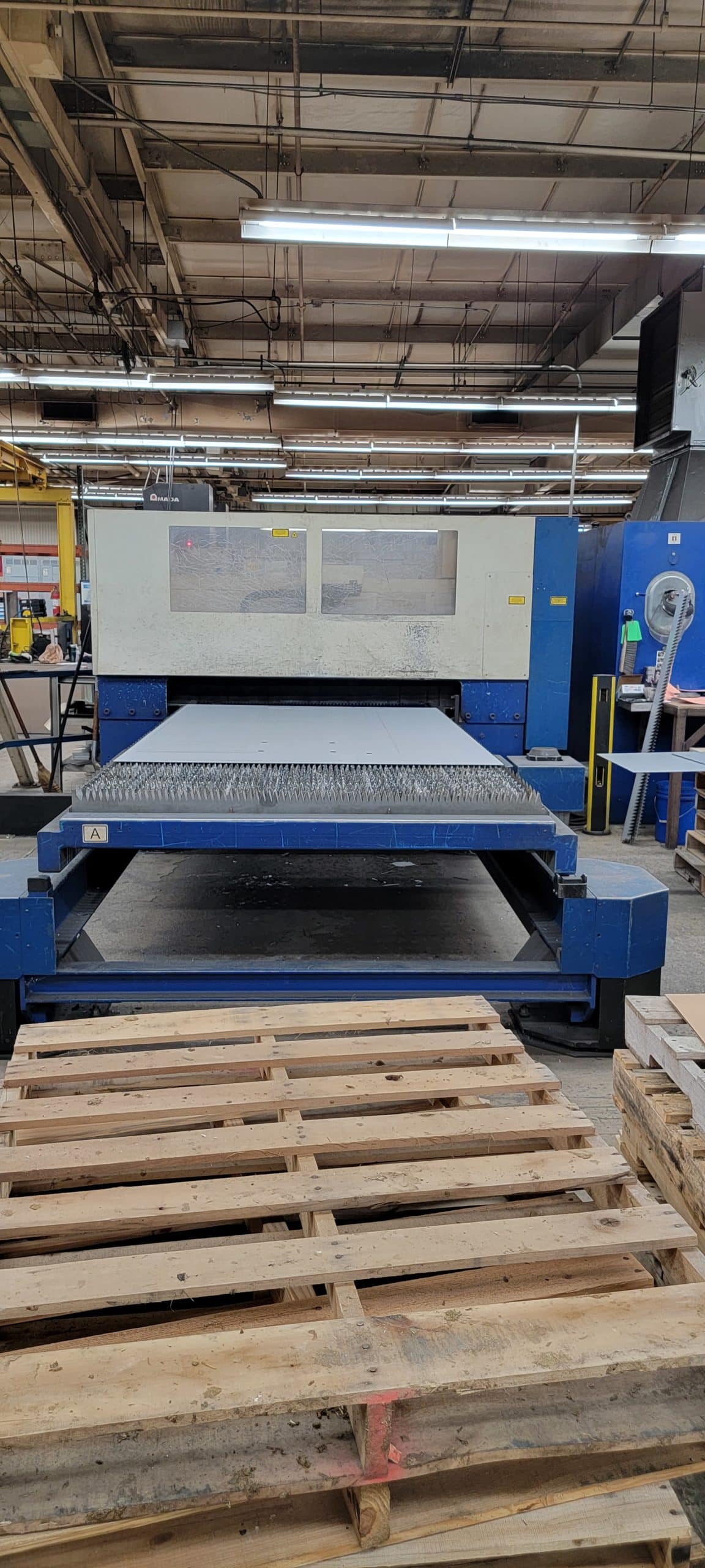 4000 Watt Trumpf Trumatic L3030 CO2 Laser, 2005 - 5'x10', Cooler, Dust Collector, Shuttle Table In & Out, Video Available, Available Immediately