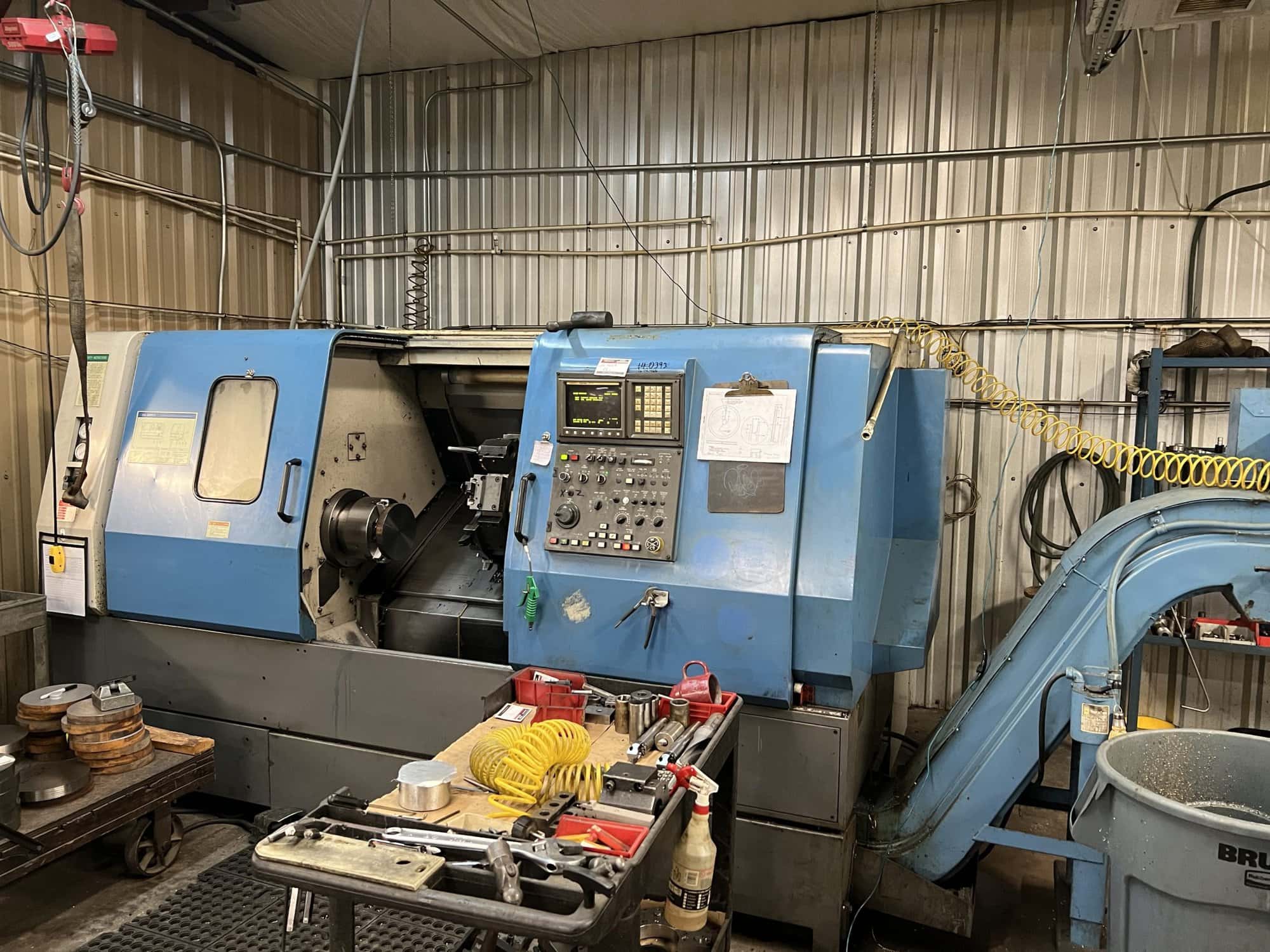 Hyundai Hit-30F CNC Lathe, 1998 - Equipped with Tooling and Tailstock - Image 2