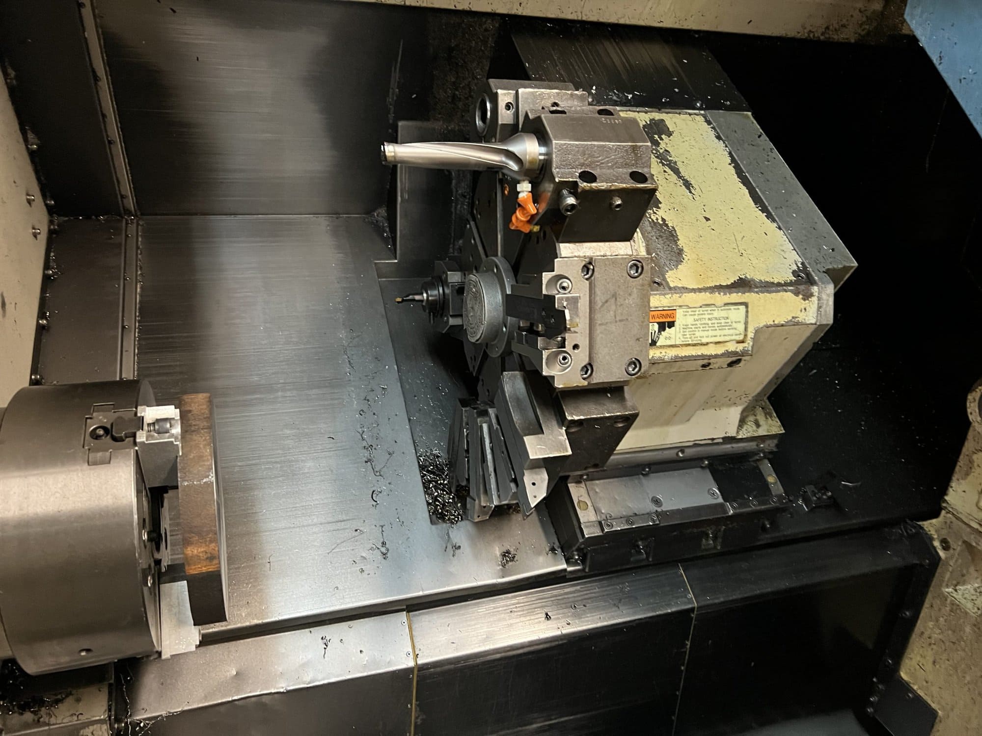 Hyundai Hit-30F CNC Lathe, 1998 - Equipped with Tooling and Tailstock - Image 3