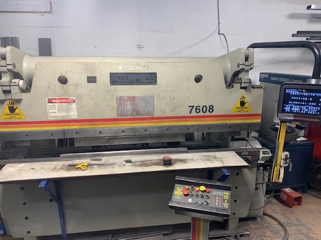 60 Ton x 8' Accurpress 7608 Hydraulic Press Brake, 1994 - W/Accurcrown & 2 Axis CNC