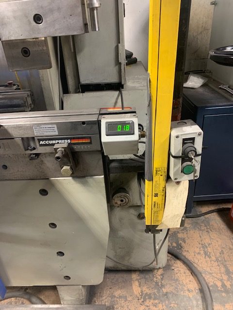 60 Ton x 8' Accurpress 7608 Hydraulic Press Brake, 1994 - W/Accurcrown & 2 Axis CNC - Image 3
