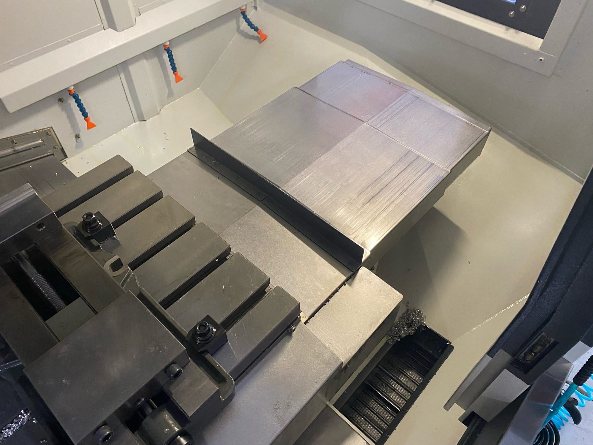Takumi VC0852 CNC VMC 2016- 4th Axis Wired, Chip Conveyor - Image 7