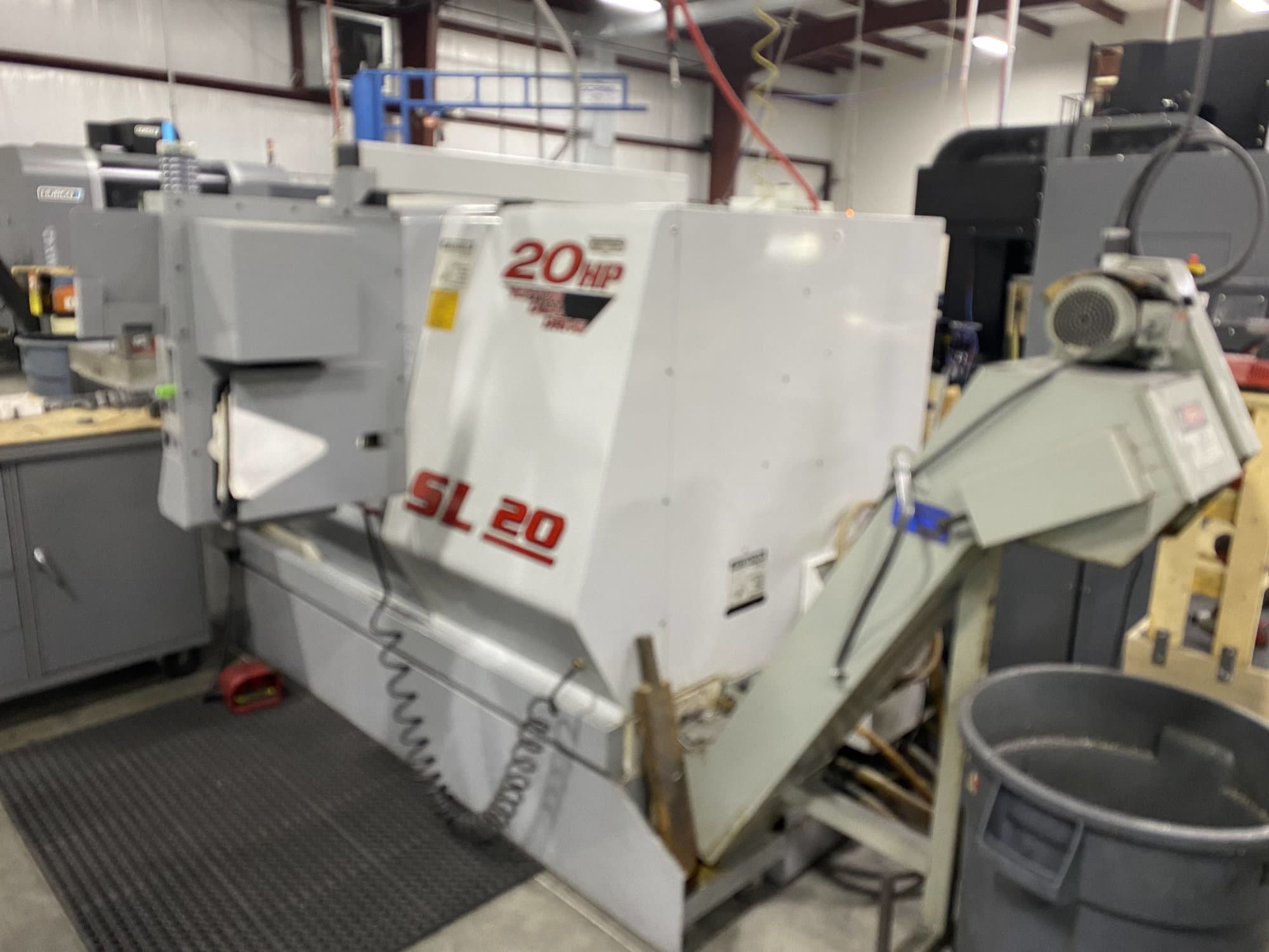 Haas SL-20 CNC Lathe, 2002- Updated Control Screen, Chip Conveyor, Collet Chuck System, 3 Jaw Chuck, Tool holders Included - Image 4