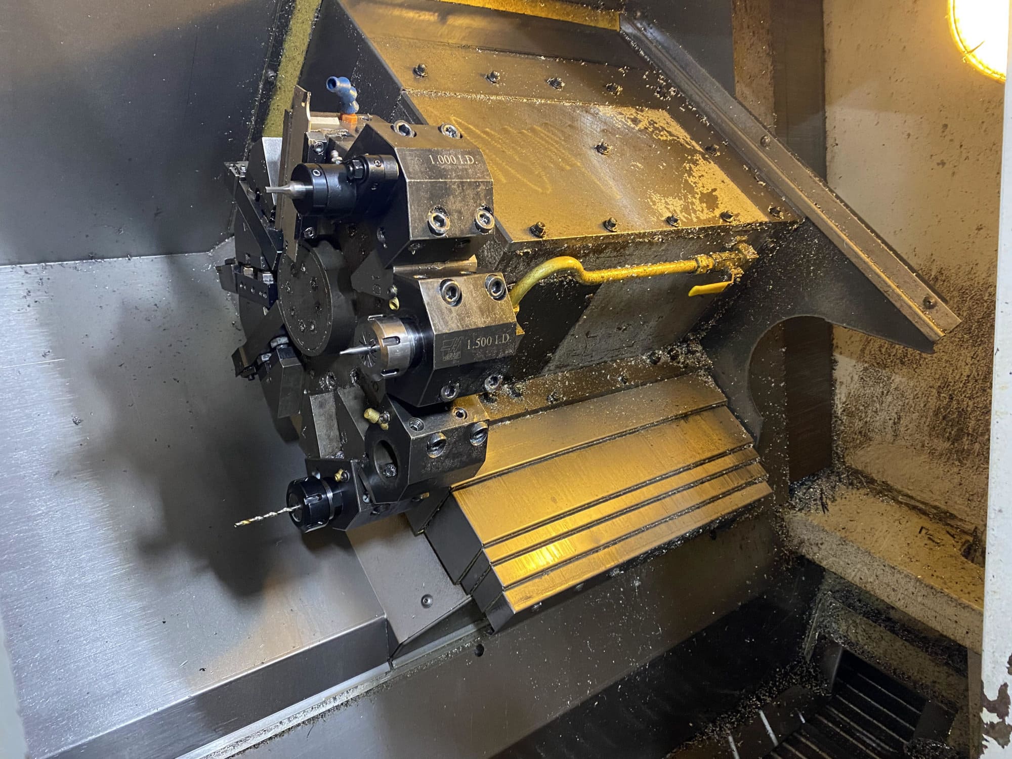 Haas SL-20 CNC Lathe, 2002- Updated Control Screen, Chip Conveyor, Collet Chuck System, 3 Jaw Chuck, Tool holders Included - Image 6