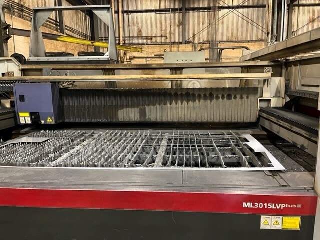 4000 Watt Mitsubishi ML 3015 LV Plus CO2 Laser, 2010- 5' x 10' Dual Shuttle Tables - Image 3