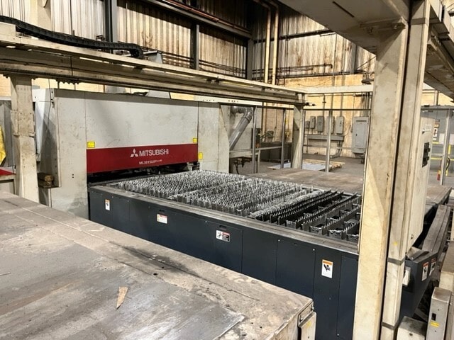 4000 Watt Mitsubishi ML 3015 LV Plus CO2 Laser, 2010- 5' x 10' Dual Shuttle Tables - Image 4