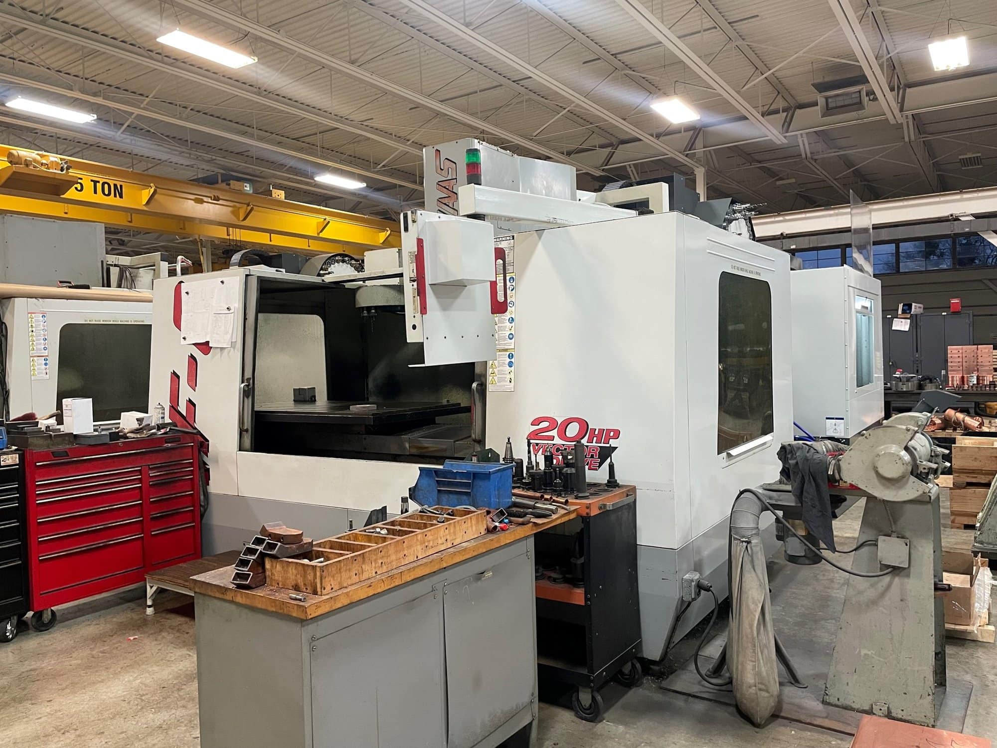 Haas VF-8 VMC, 1998- Chip Auger, Under Power, Video Available - Image 4