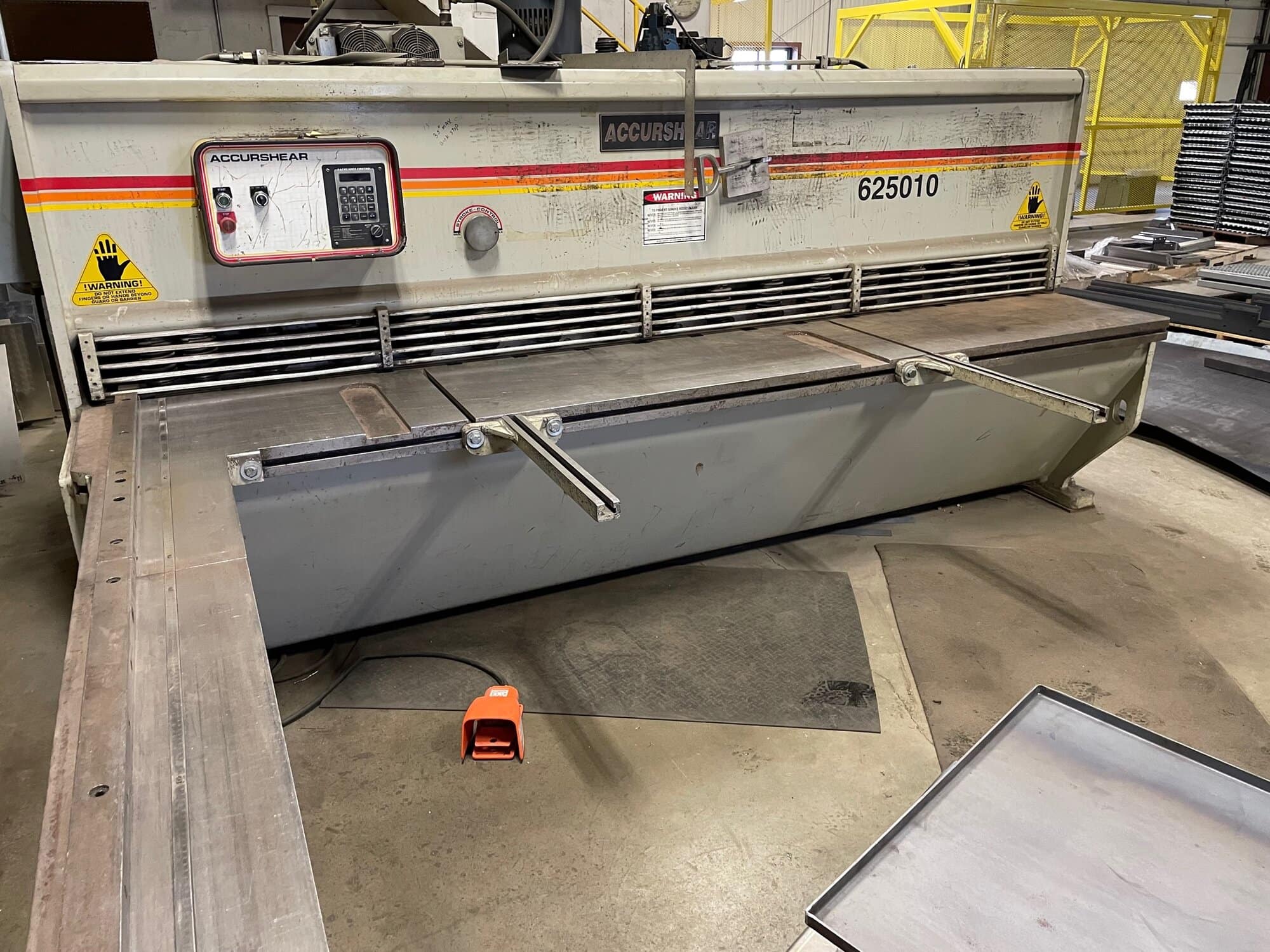 1/4" x 10' Accurshear Model 625010 Hydraulic Shear - W/Backgauge, Squaring Arm