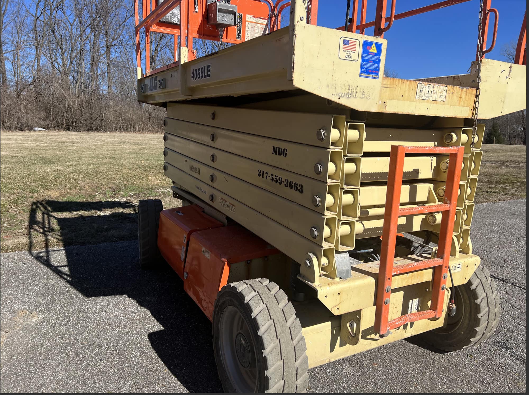 40' JLG 4069LE Electric Scissor Lift, 2015 (2)