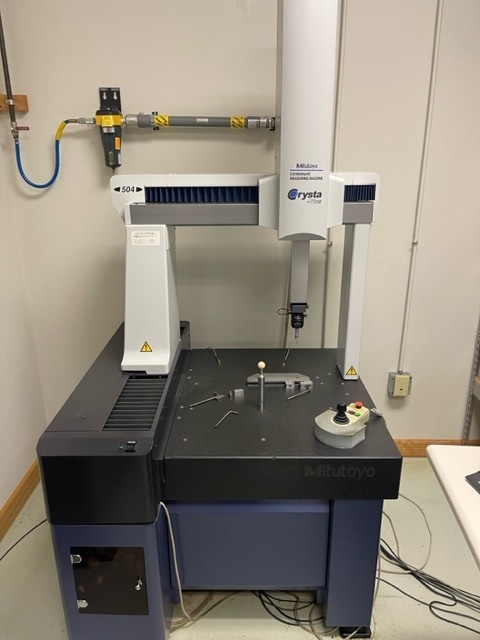 Mitutoyo Crysta-Plus 504 CNC 3D CMM 16" X 20" X 16" Travel