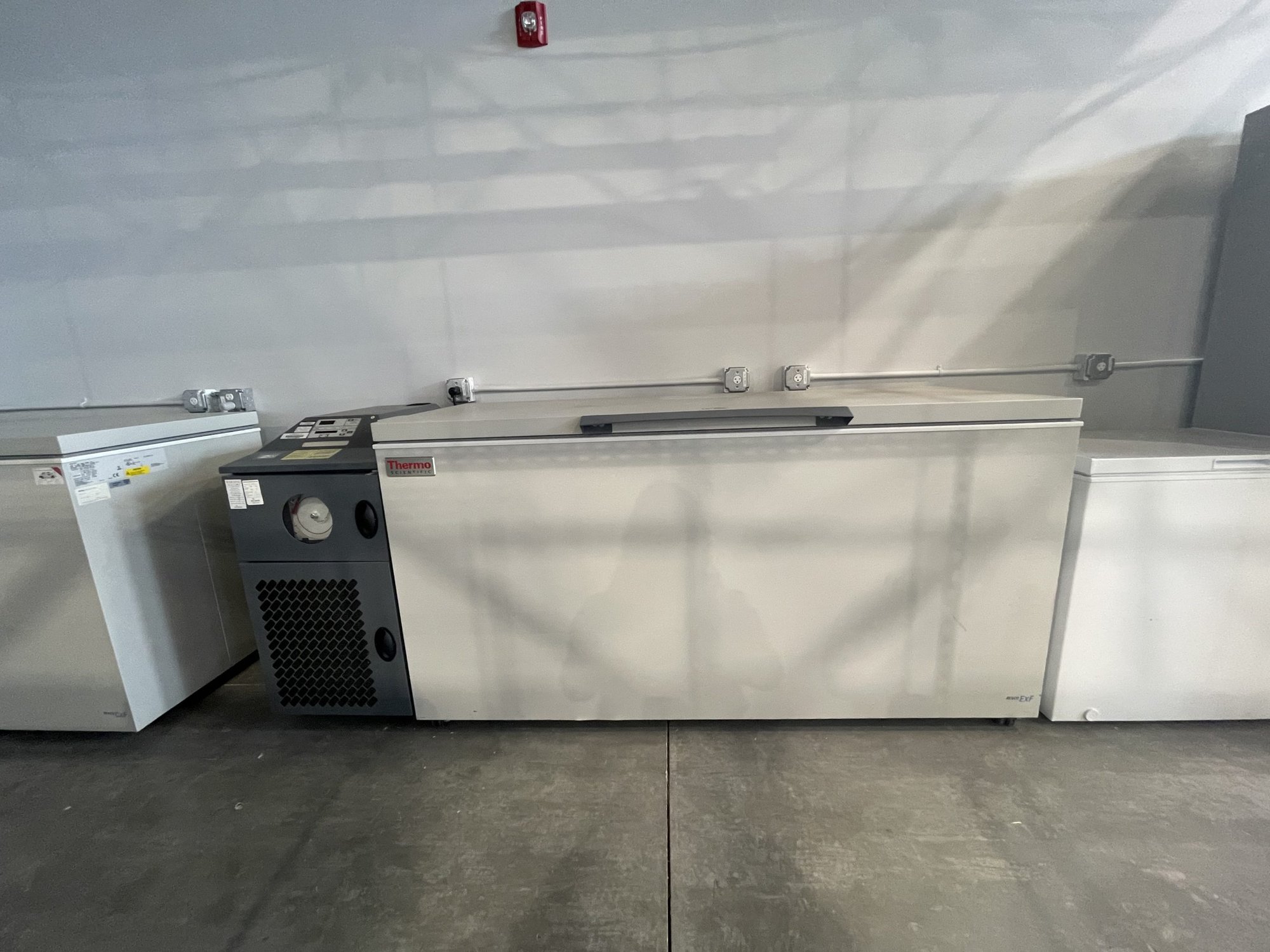 Thermo Scientific ULT2090-10-A 5823 Ultra Low Chest Freezer, 2013 - 20CUFT, -86C Low, Includes Racking
