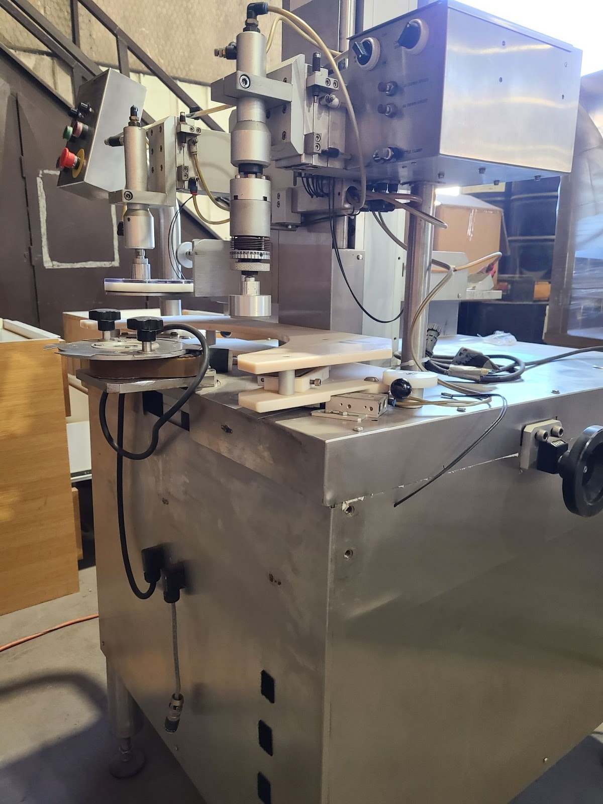 Kalish 5121A Chuck Capper, 1999 - Includes Change Parts 60cc-400cc - Image 2