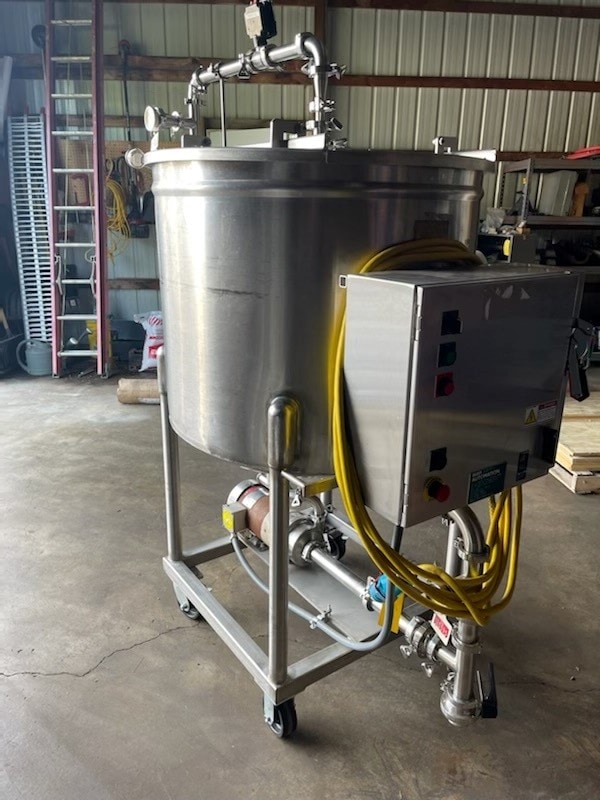 150 Gallon SaniTanks Stainless Steel Tank with Centrifugal Pump - Image 8