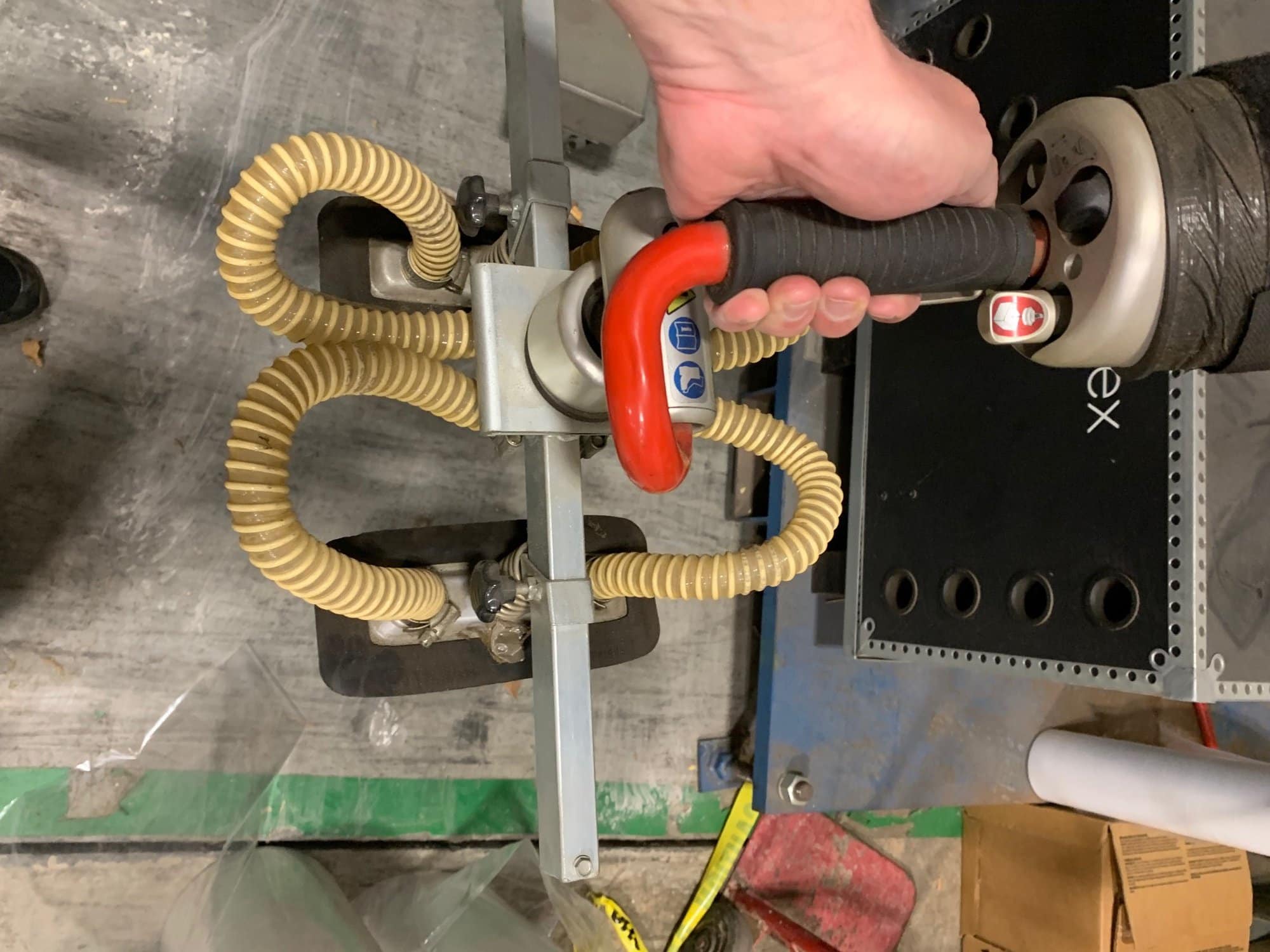 Vaculex TPZ101902000f 100mm Vacuum Tube Lifter, 2016 - 100LBS Capacity, 10FT Arm, Hardly Ever Used - Image 2