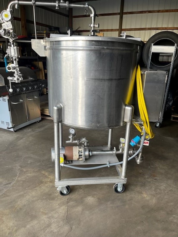150 Gallon SaniTanks Stainless Steel Tank with Centrifugal Pump - Image 7