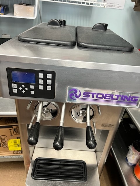 Stoelting F231-10912 GAD1 Twin Twist Gravity Soft Serve/Yogurt Freezer - Image 3