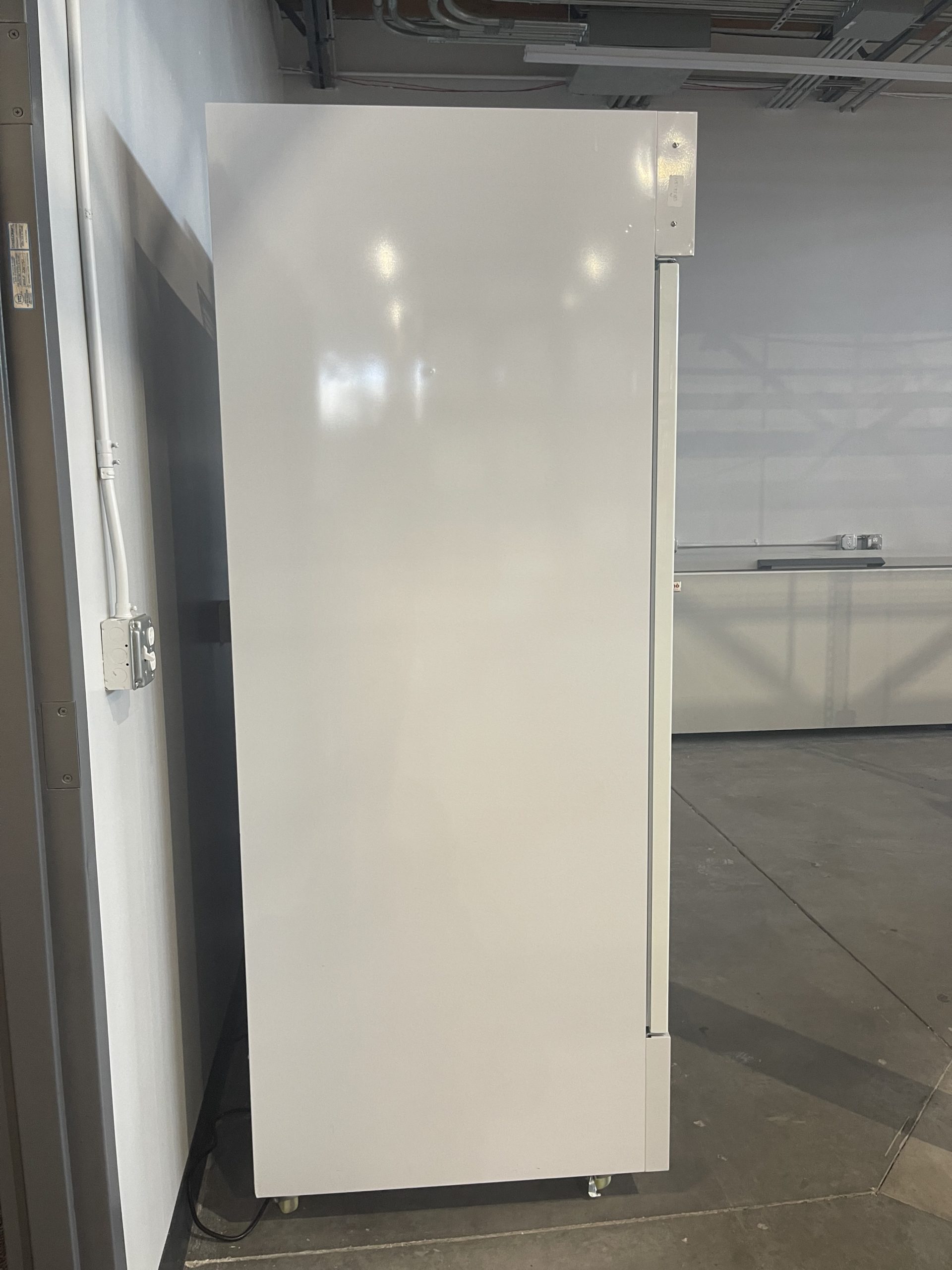 Empura EGM-50W Upright Display Cooler, 2007 - 48 CU FT - Image 4